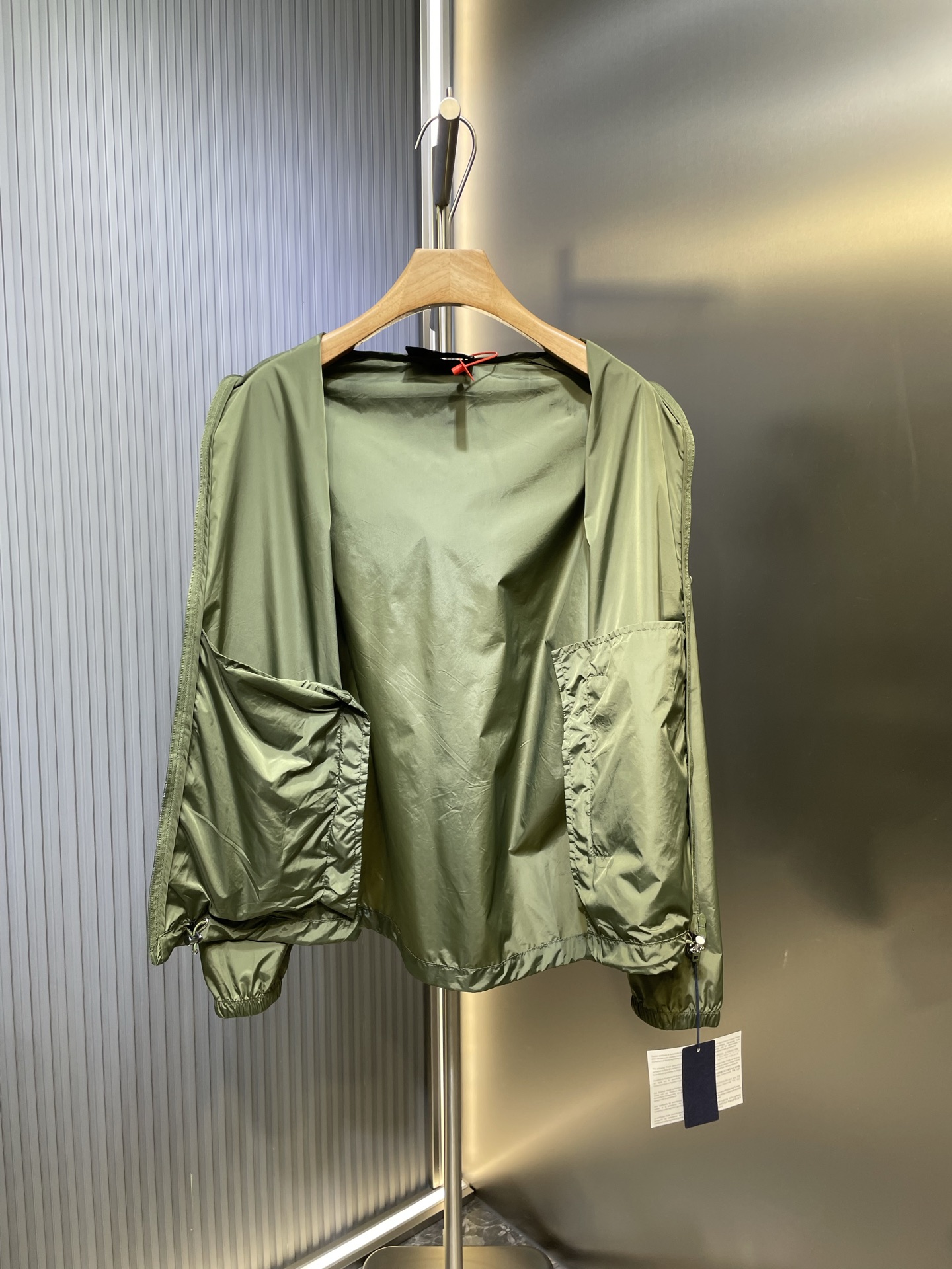 cc4b67a4ae54b225e2b3b003f19d1bf8_1759149812_4267.jpg cc4b67a4ae54b225e2b3b003f19d1bf8_1759149812_4267_1759149839.jpg