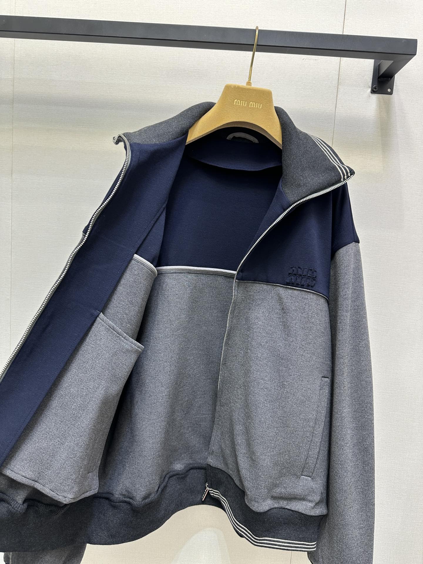 f586caa47951ddaca472231cd4a54358_1758762362_7025.jpg f586caa47951ddaca472231cd4a54358_1758762362_7025_1758764306.jpg