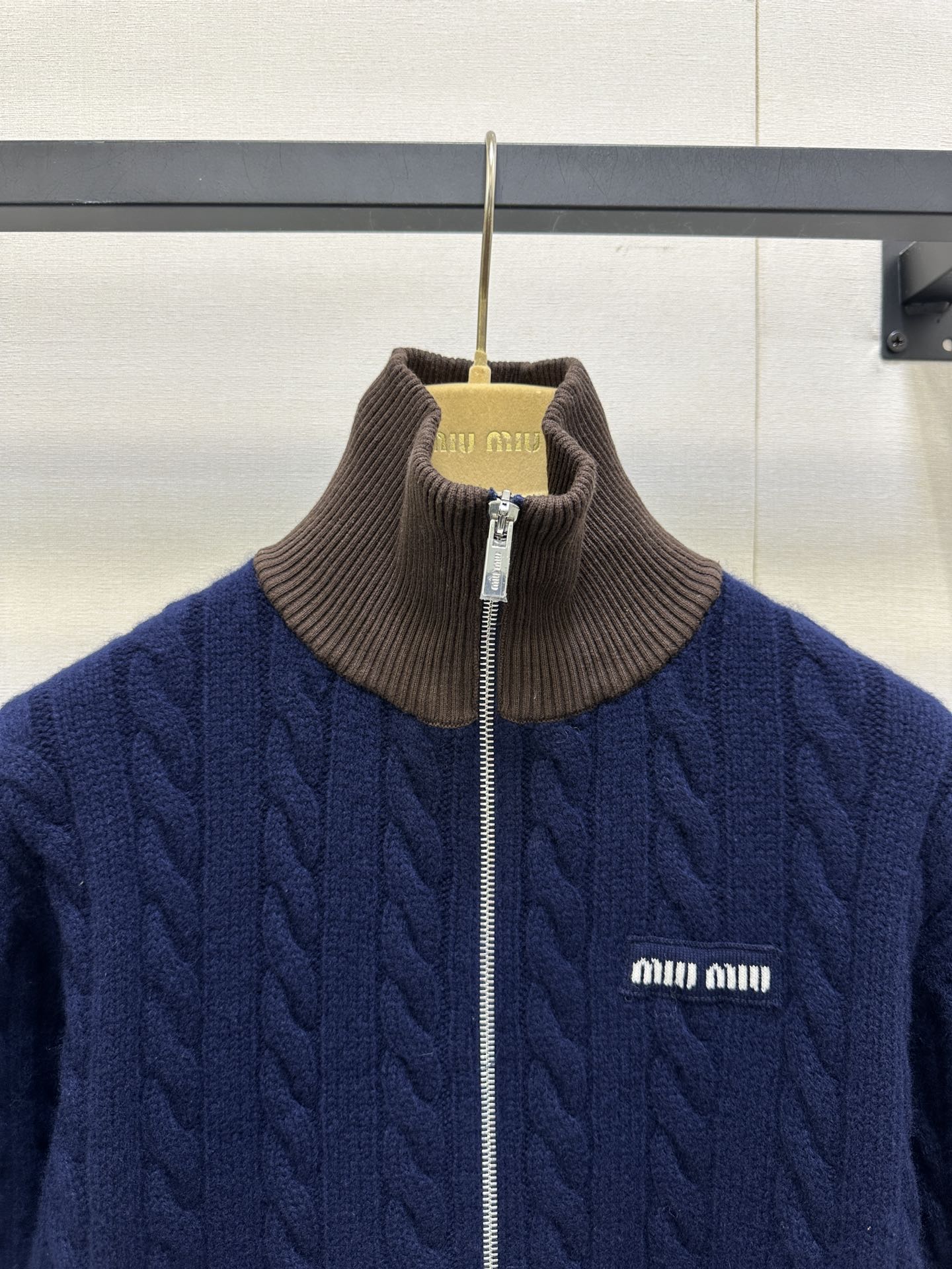 d9e68e5dd87819ff7ce69ea6a448e133_1760356132_013.jpg d9e68e5dd87819ff7ce69ea6a448e133_1760356132_013_1760356682.jpg