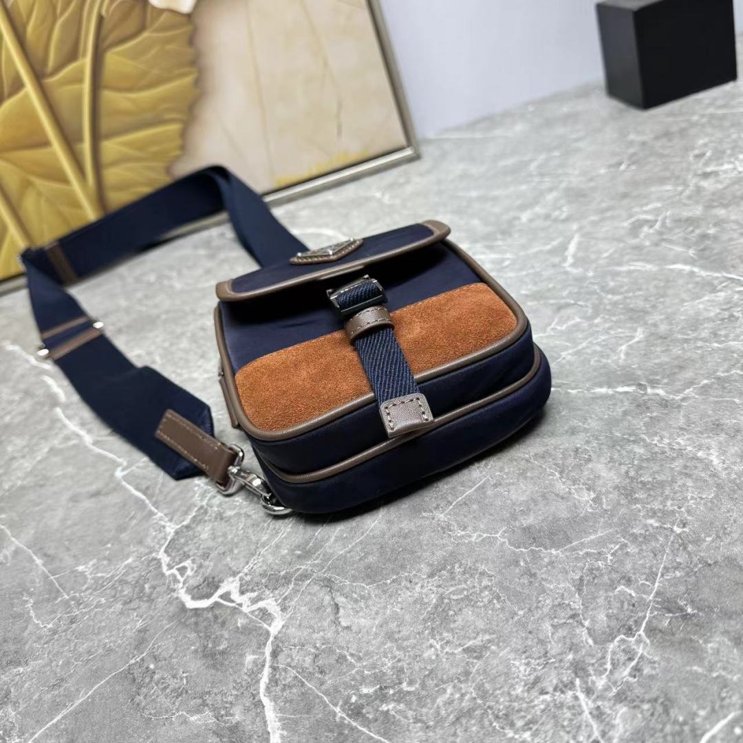 PRADA 프라다 핸드폰 파우츠 슬링백 크로스백 가방