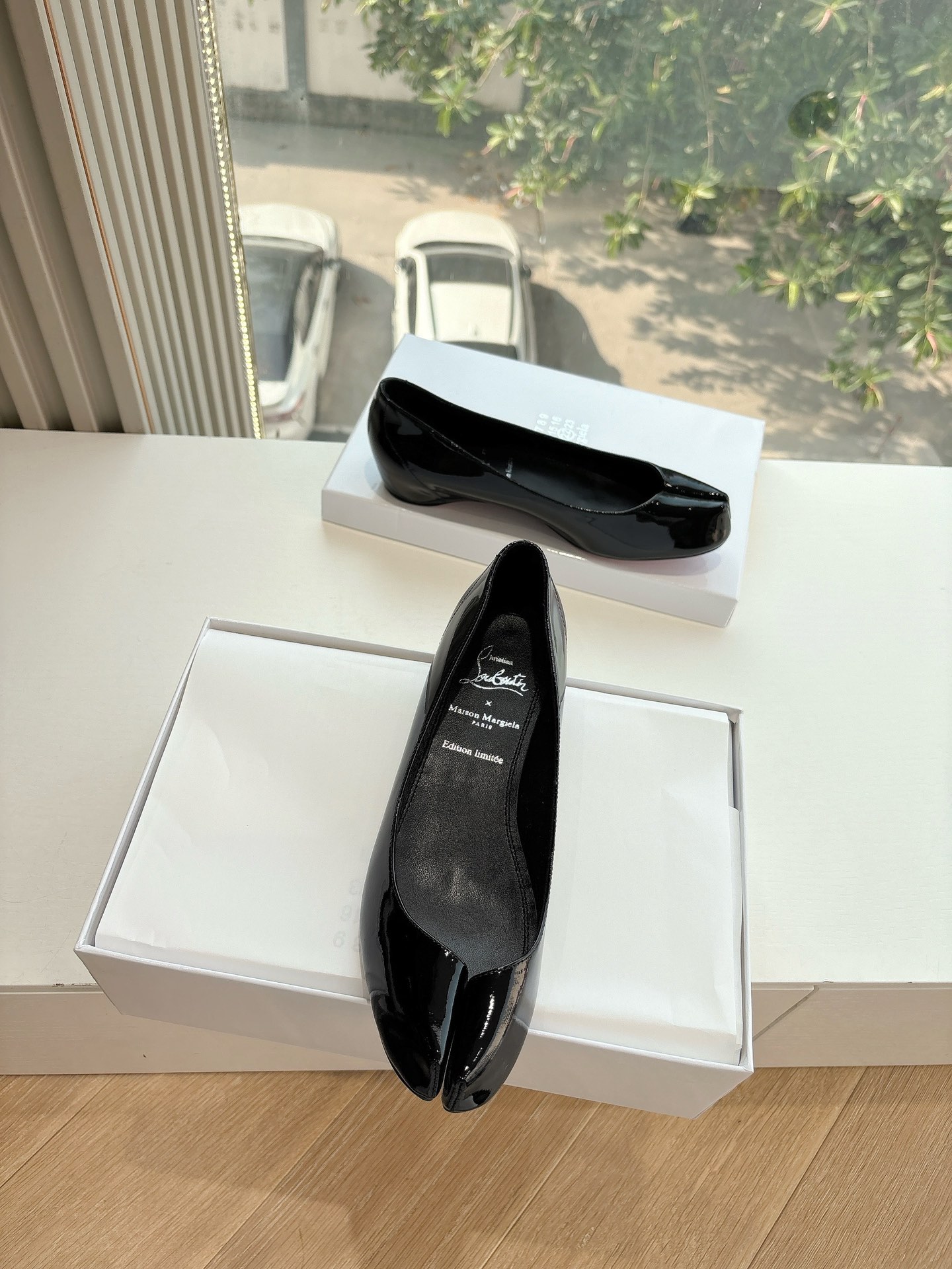 크리스찬 루부탱 X 메종 마르지엘라 콜라보레이션 플랫 슈즈 발레 단화