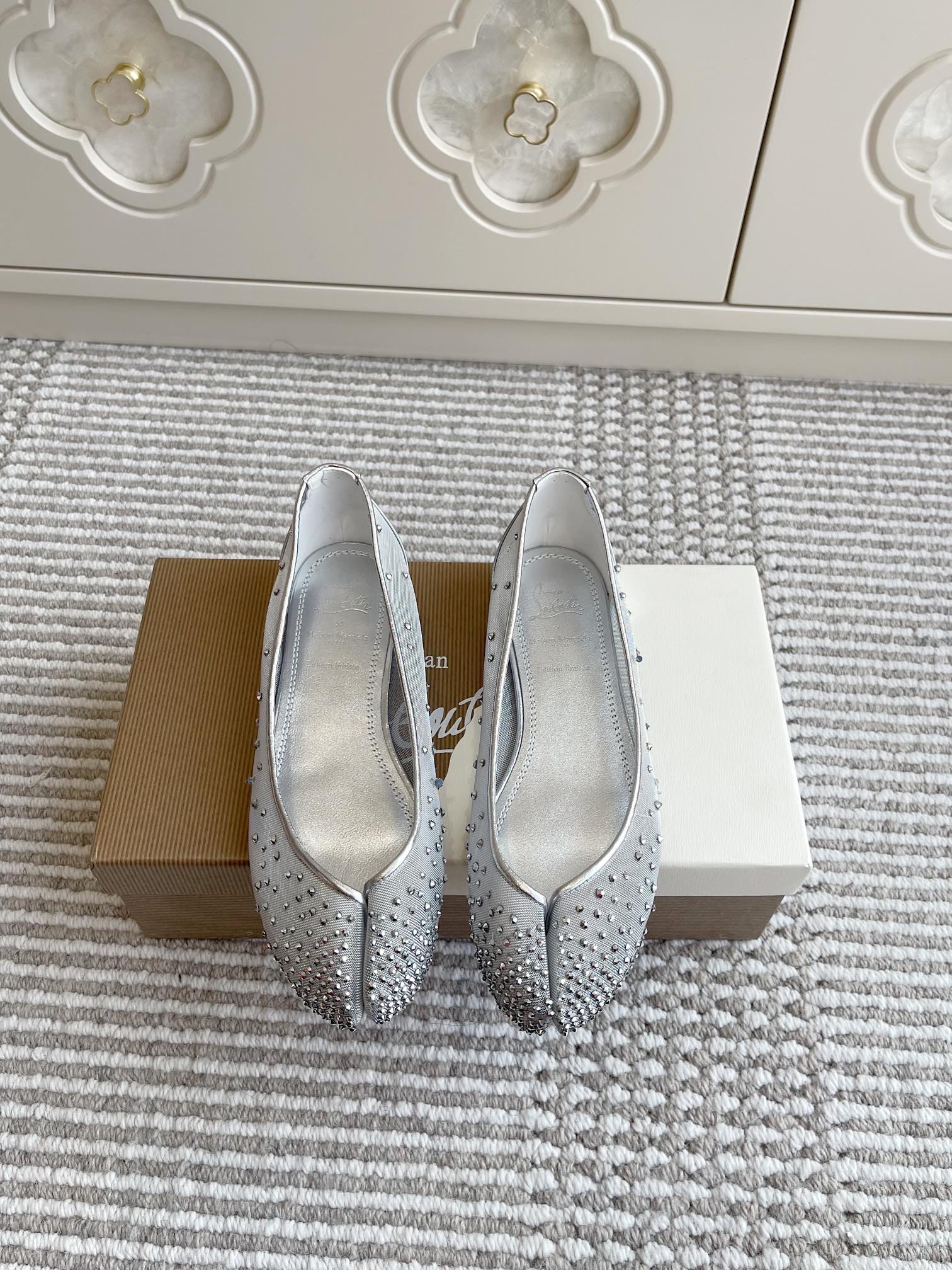 크리스찬 루부탱 X 메종 마르지엘라 콜라보레이션 플랫 슈즈 발레 단화 신발