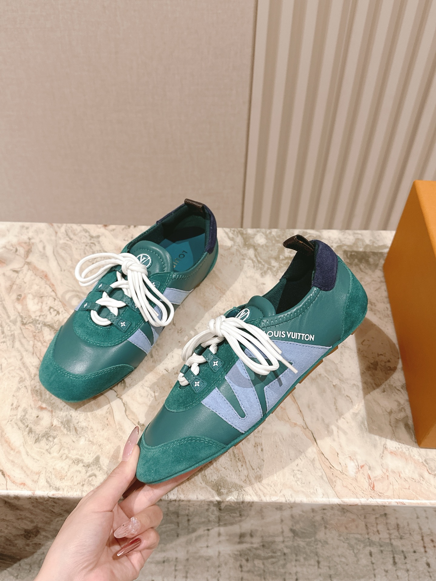 LV 루이비통 스니커즈 신발