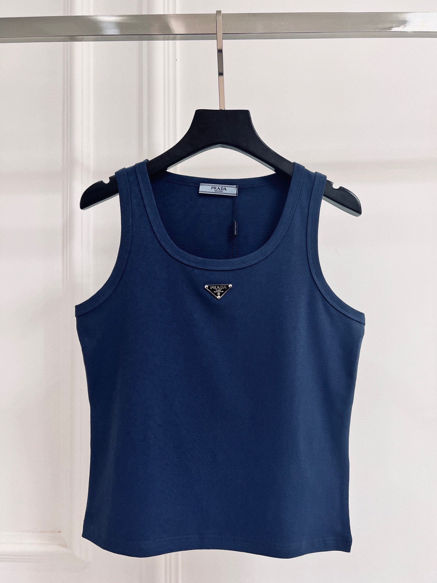 PRADA 프라다 민소매 나시 의류