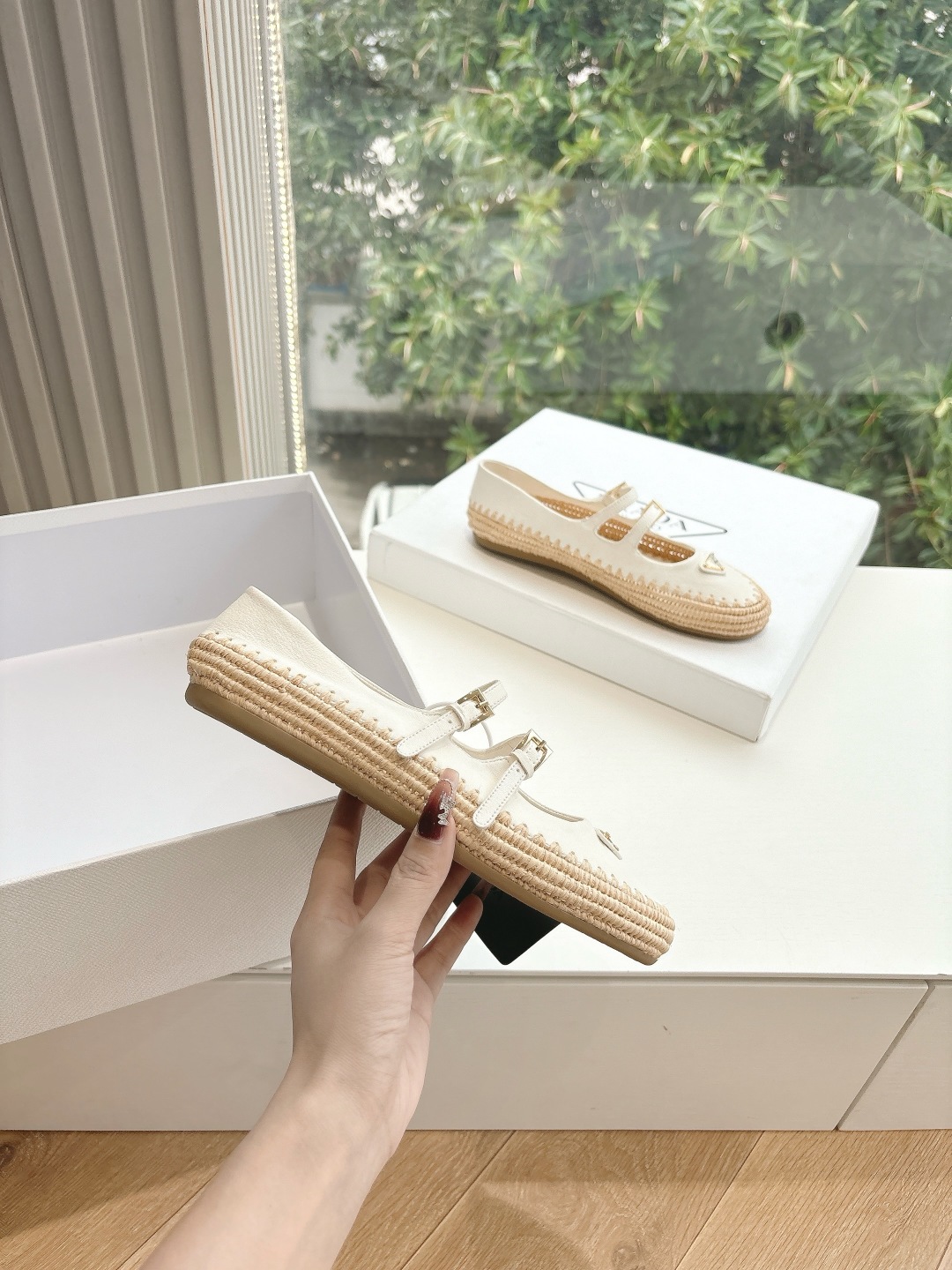 PRADA 프라다 삼각 버클 에스파듀 샌들 신발