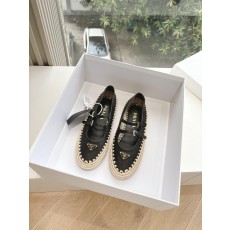 PRADA 프라다 삼각 버클 에스파듀 샌들 신발