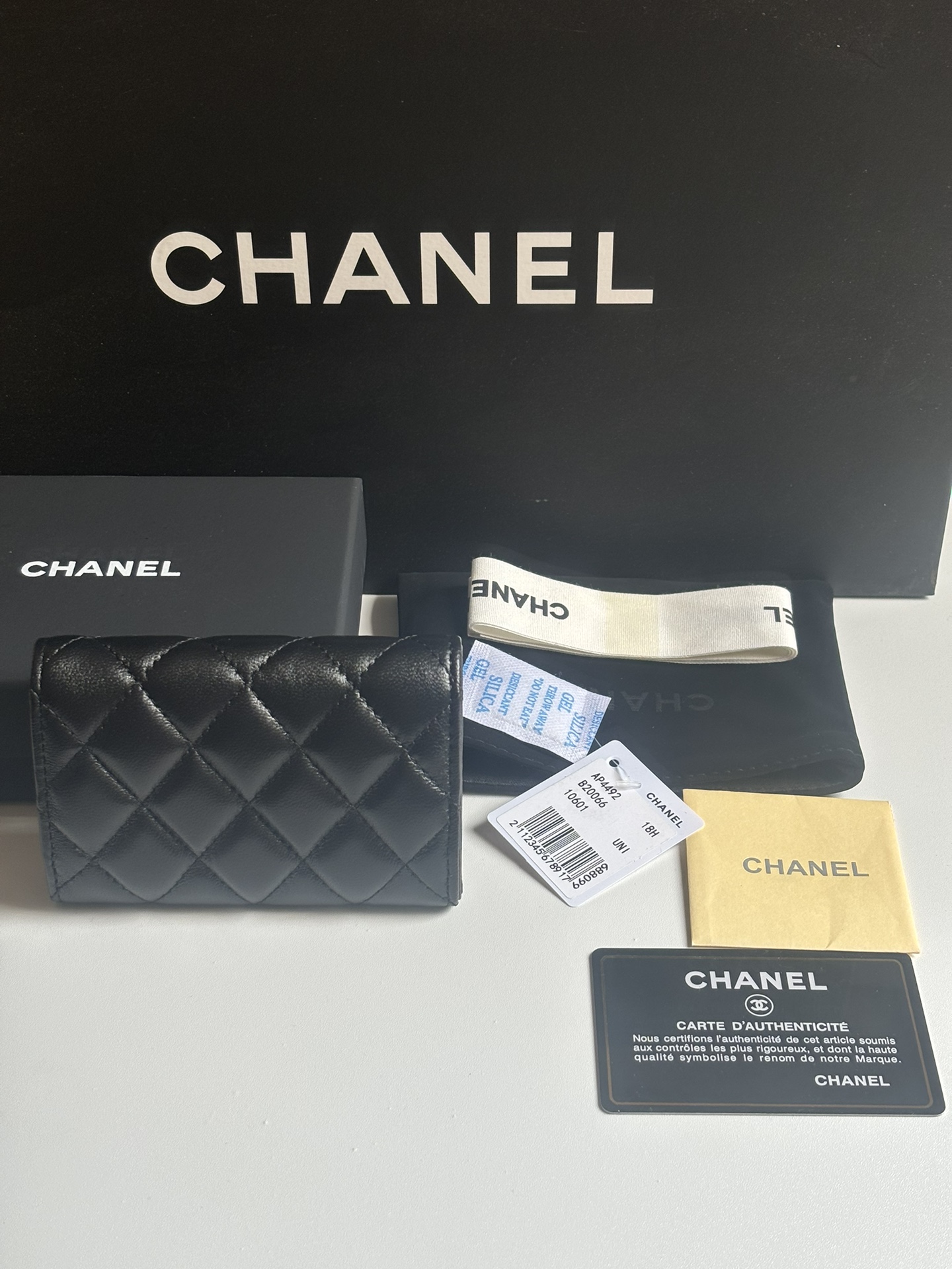 CHANEL 양가죽 플랩 카드지갑 지갑