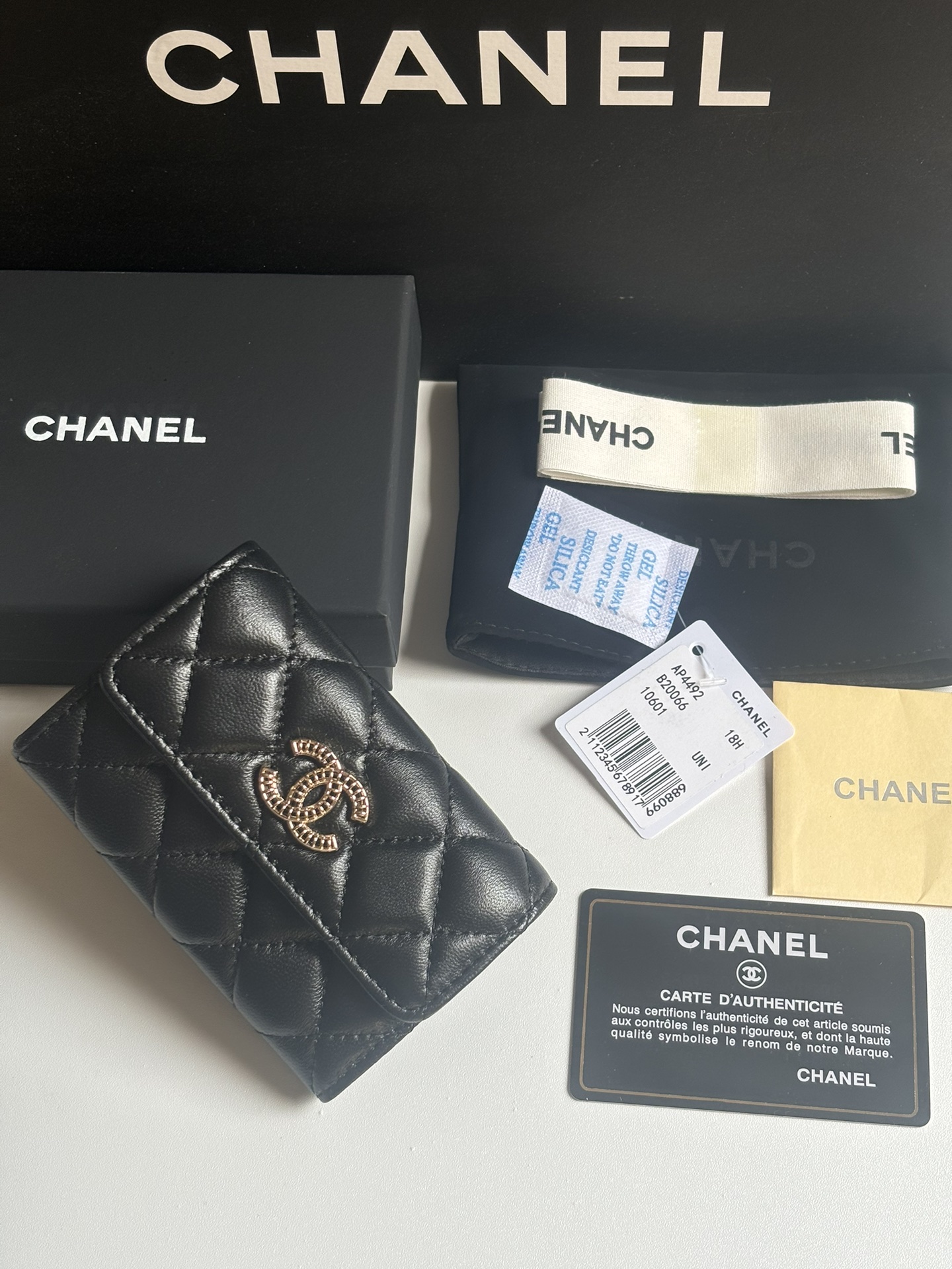 CHANEL 양가죽 플랩 카드지갑 지갑