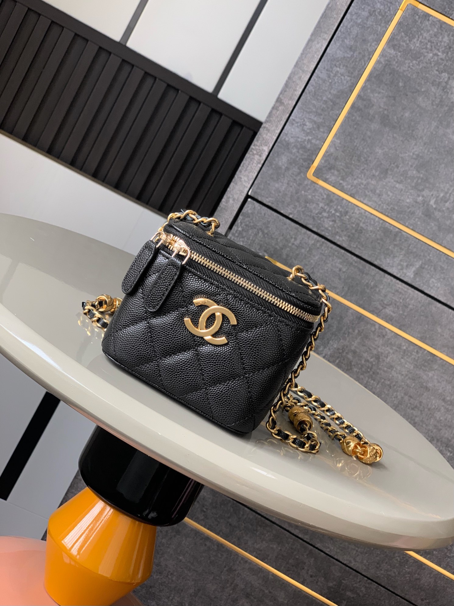 CHANEL 샤넬 25C 골드 비즈 메탈 클러치백