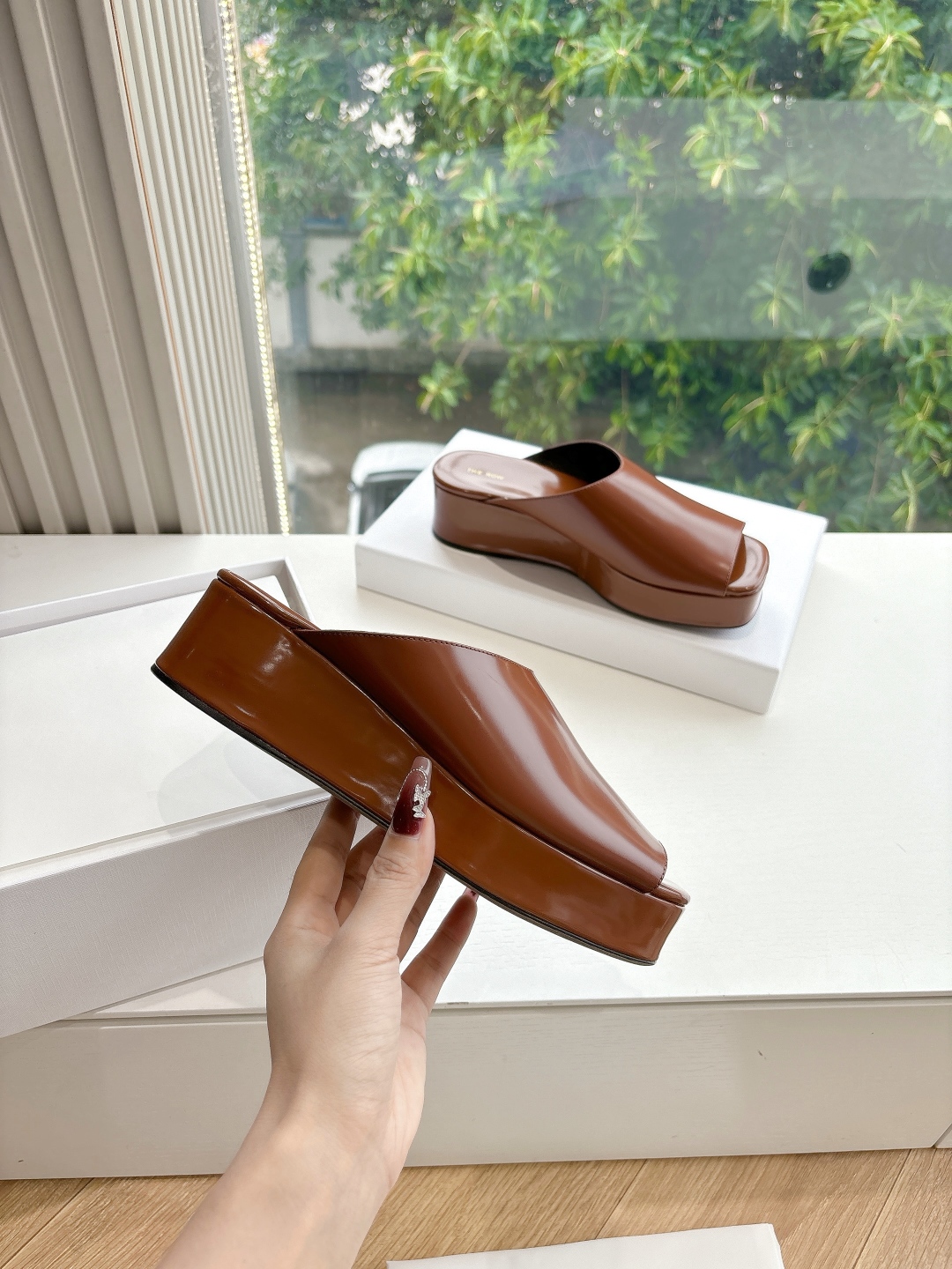 The Row 더 로우 미니멀 슬링백 통굽 샌들 슬리퍼 신발