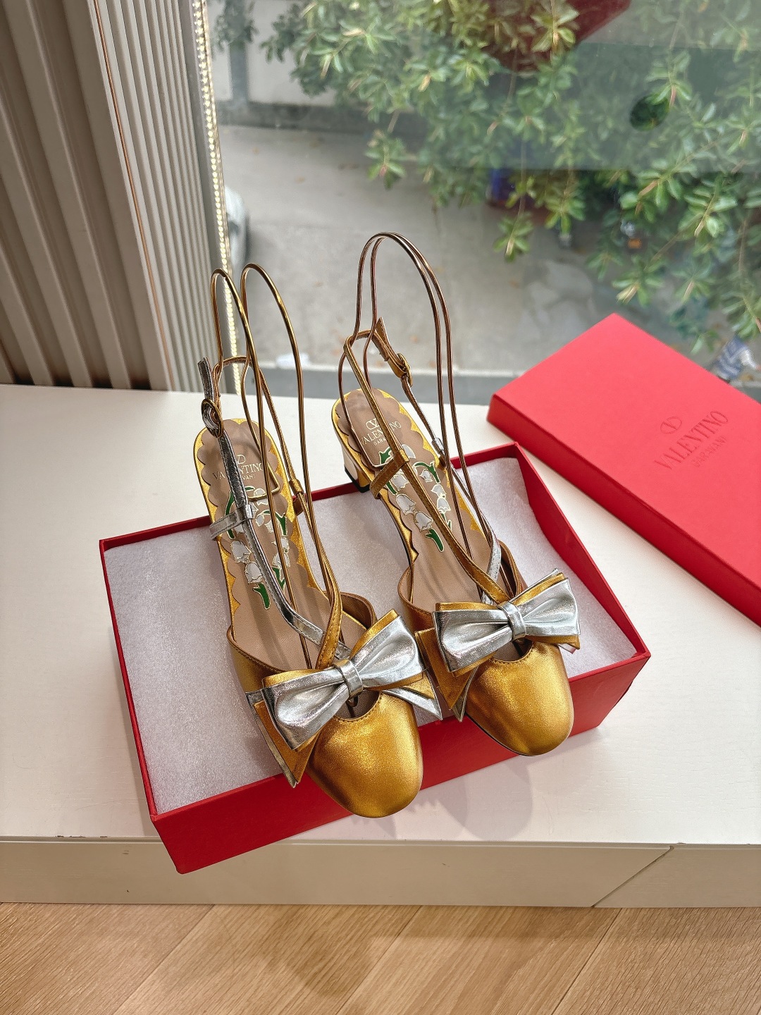 Valentino 발렌티노 토 캡 샌들 구두 신발