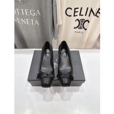 쥬세페 자노티 X 루부탱 통굽 미들 힐 구두 신발