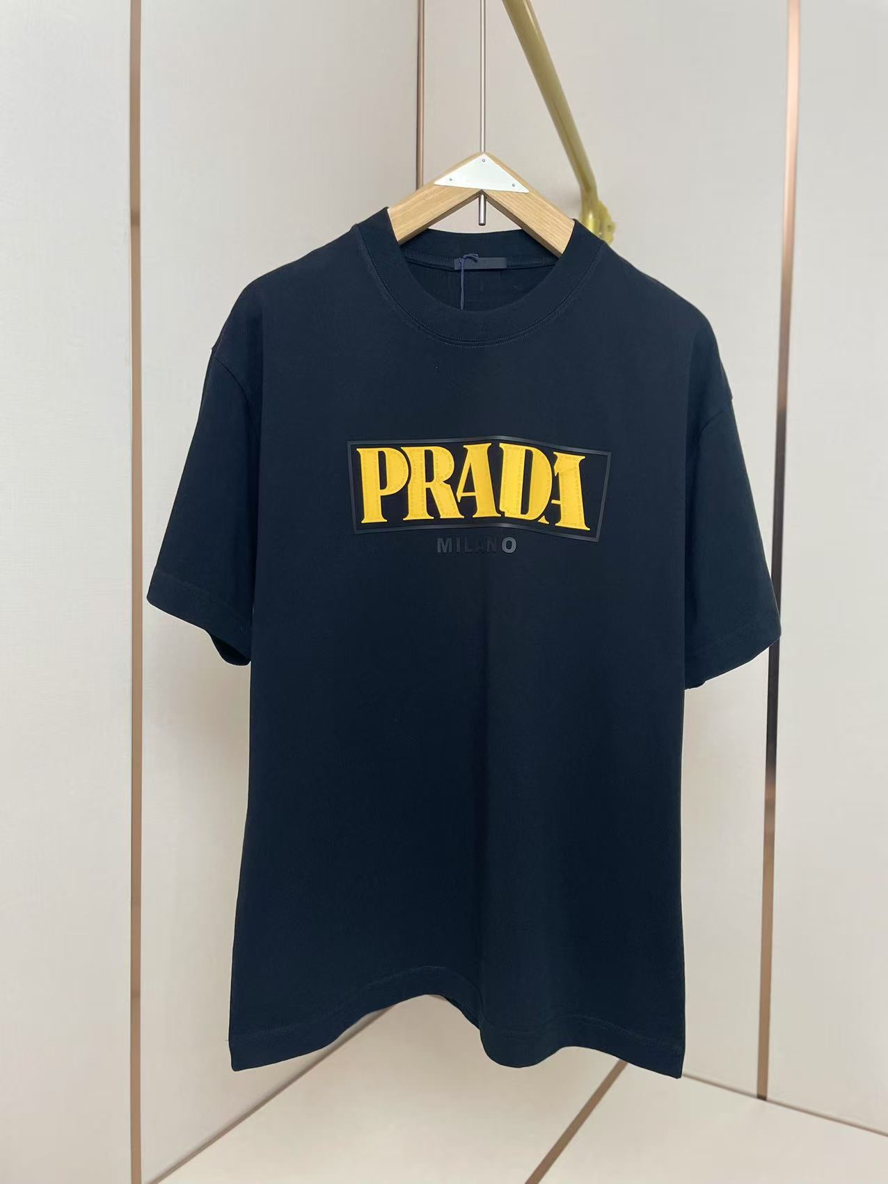 PRADA 프라다 반팔 티셔츠 의류