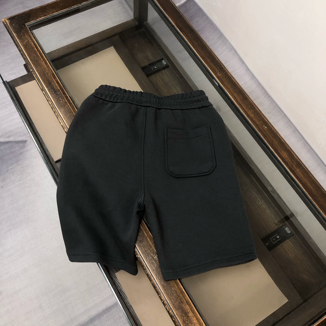 PRADA 프라다 하프팬츠 반바지 의류