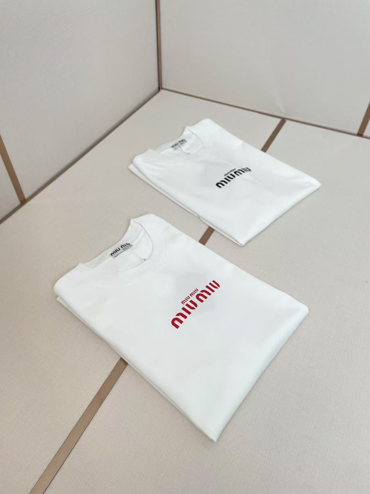 miumiu 미우미우 반팔 티셔츠 의류