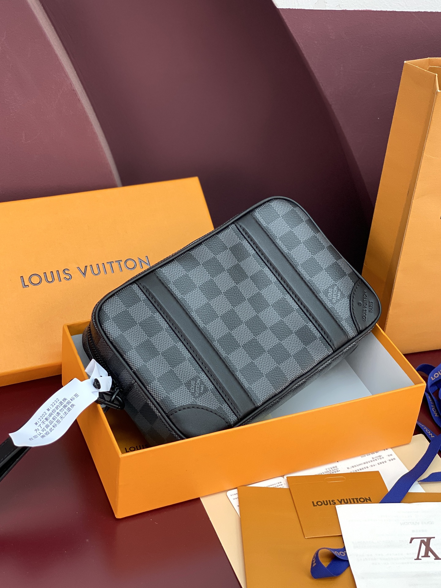 LV 루이비통 M82076 블랙 체크 클러치백 가방