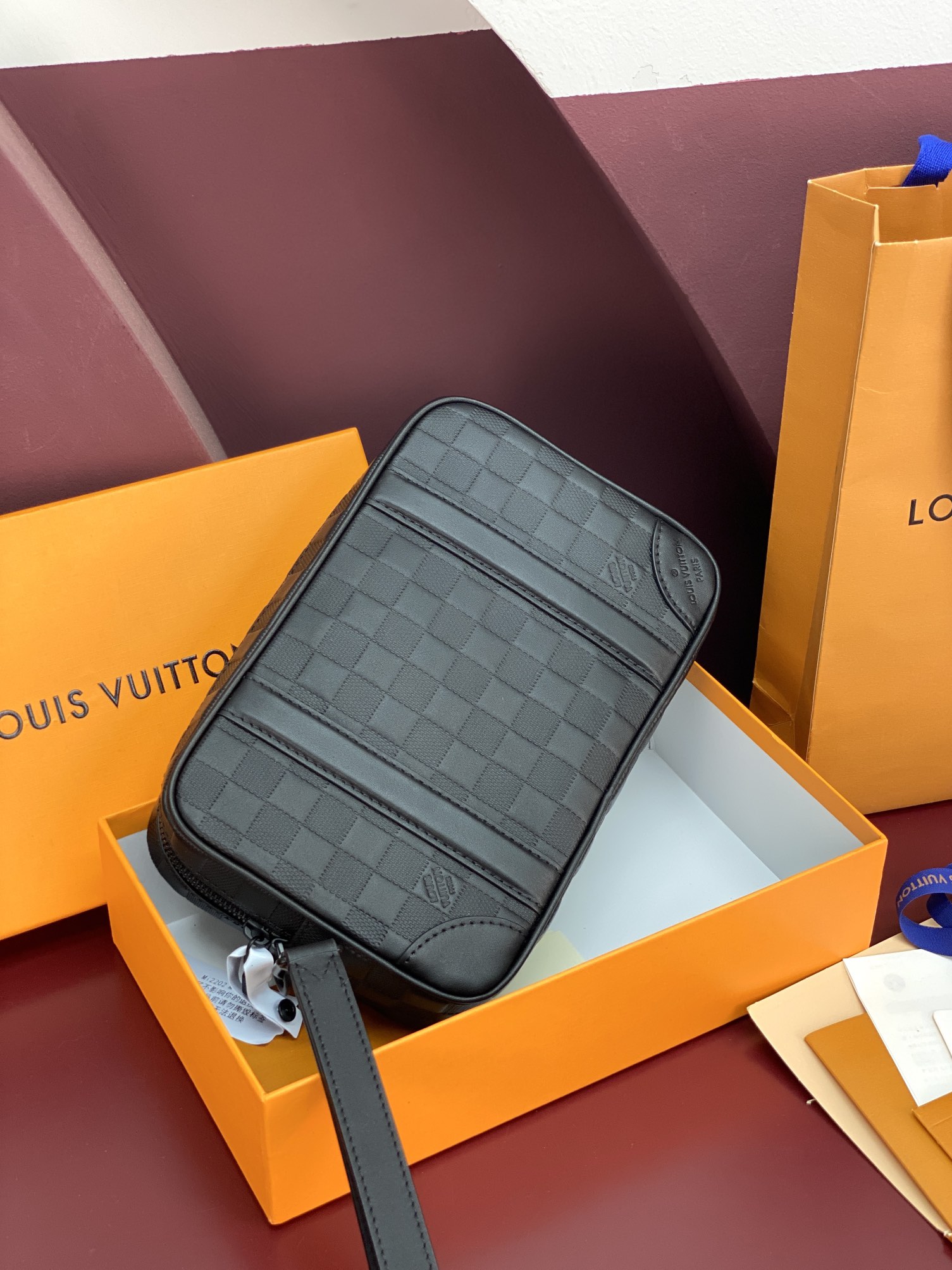 LV 루이비통 M82076 엠보 다미에 가방