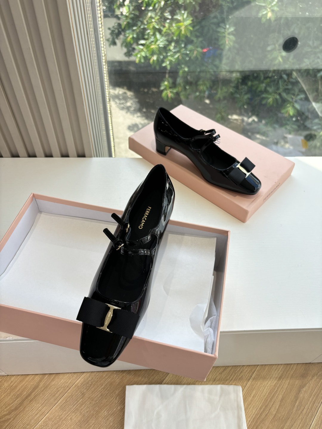 FERRAGAMO 페레가모 플랫 로퍼 구두 신발