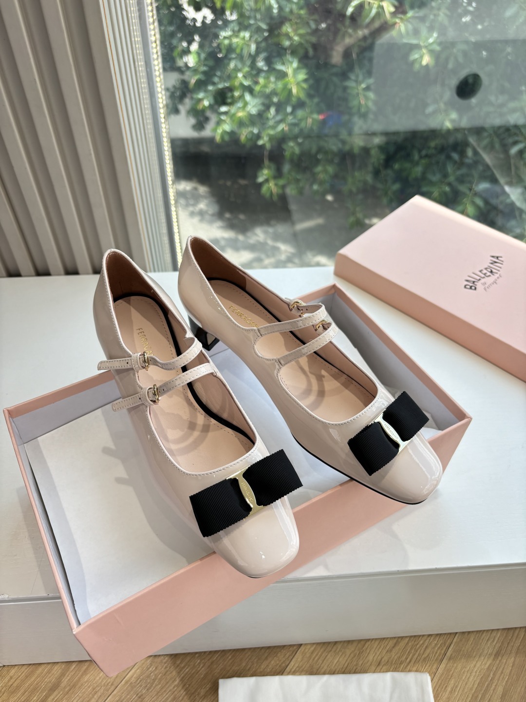 FERRAGAMO 페레가모 플랫 로퍼 구두 신발