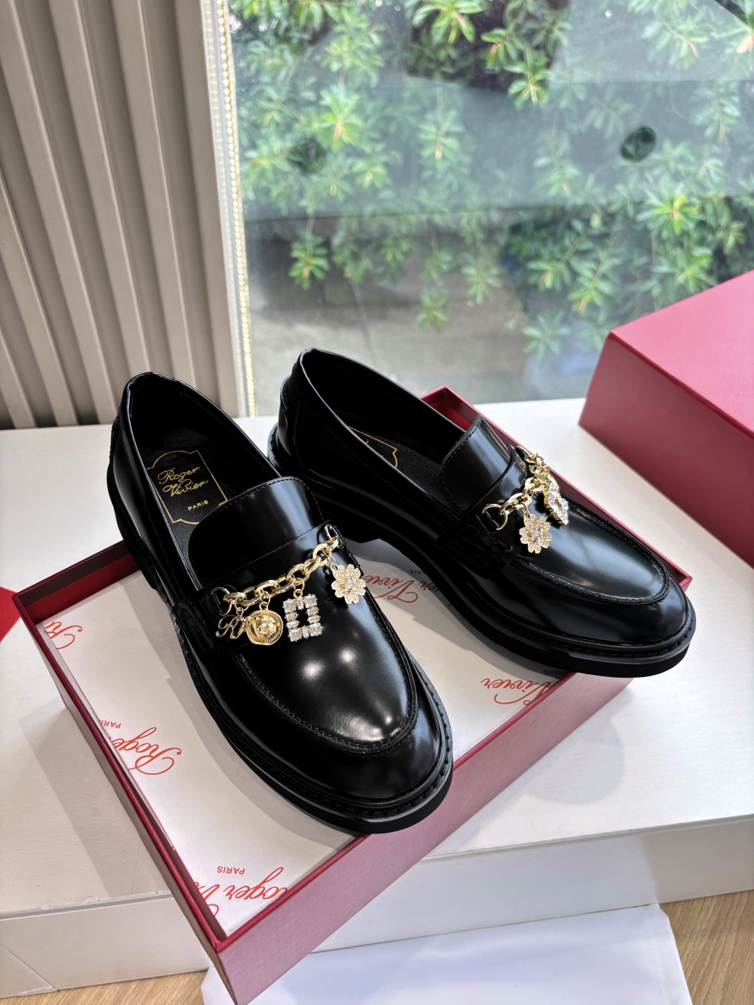 Roger Vivier 로저 비비에 크리스탈 체인 로퍼 구두 신발