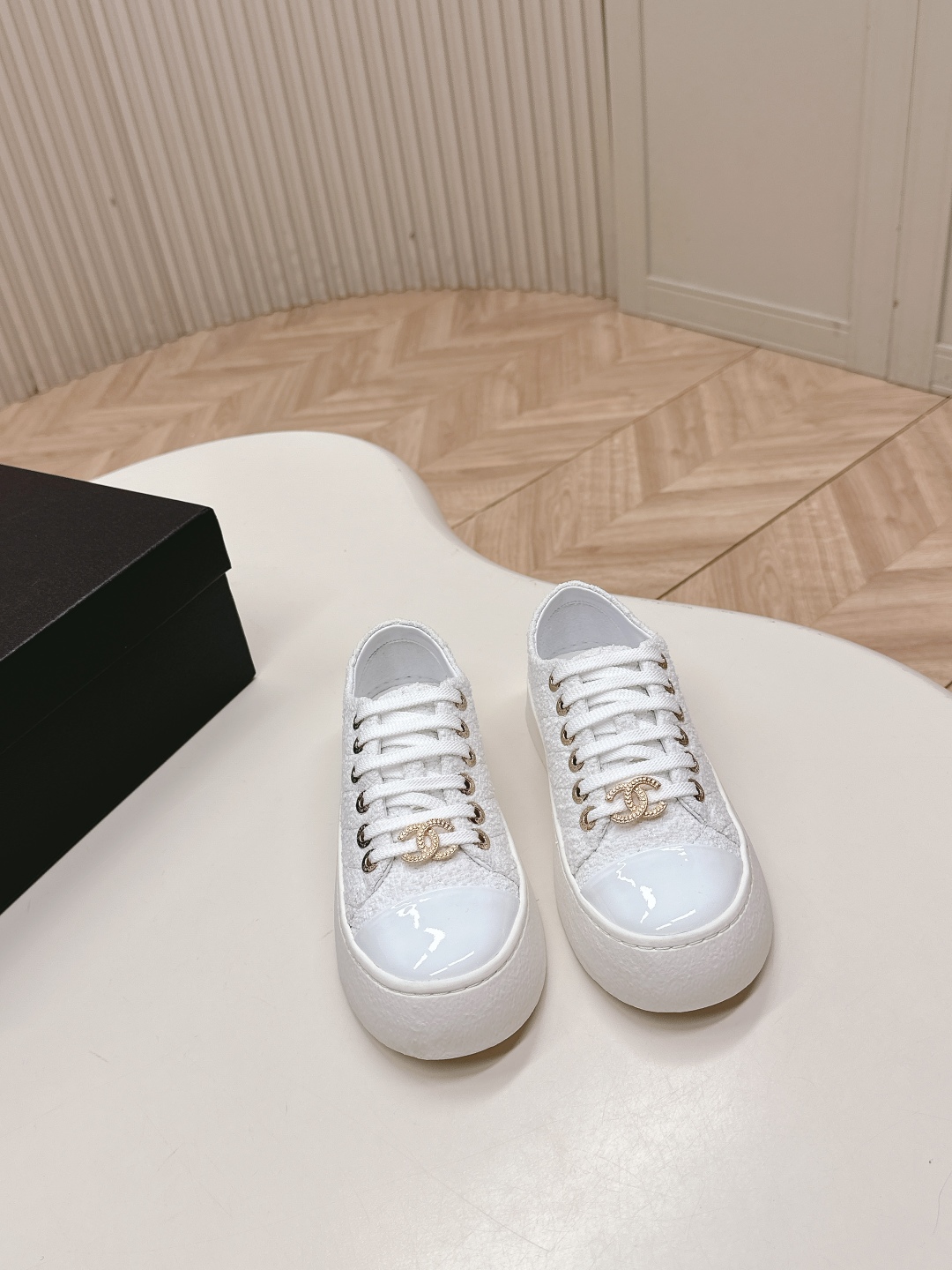 CHANEL 25A 퀼팅 통굽 스니커즈 운동화 신발