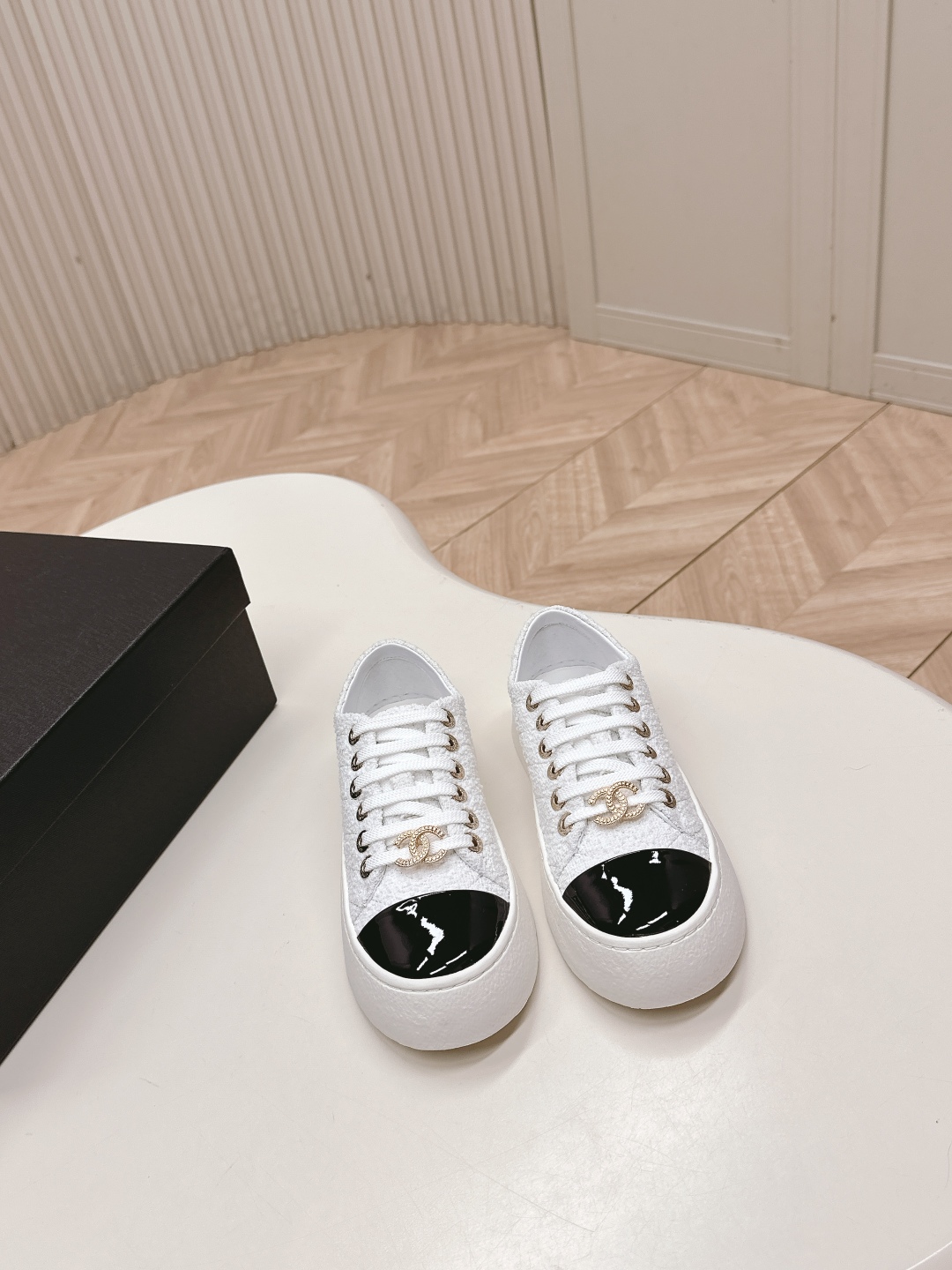 CHANEL 25A 퀼팅 통굽 스니커즈 운동화 신발