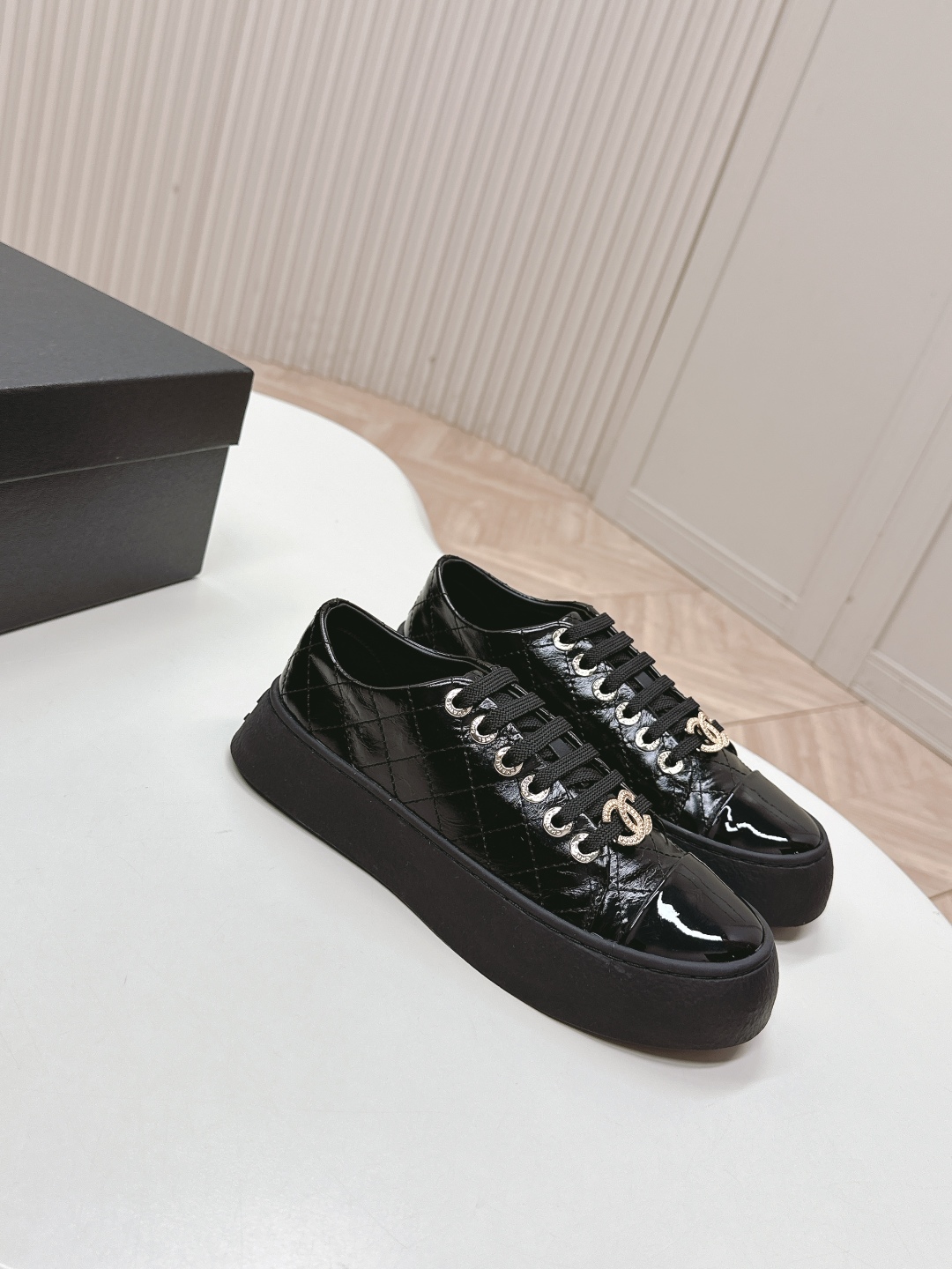 CHANEL 25A 퀼팅 통굽 스니커즈 운동화 신발