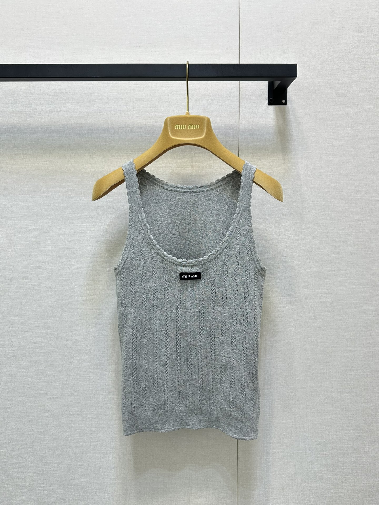 miumiu 미우미우 라운드 민소매 나시 상의 의류