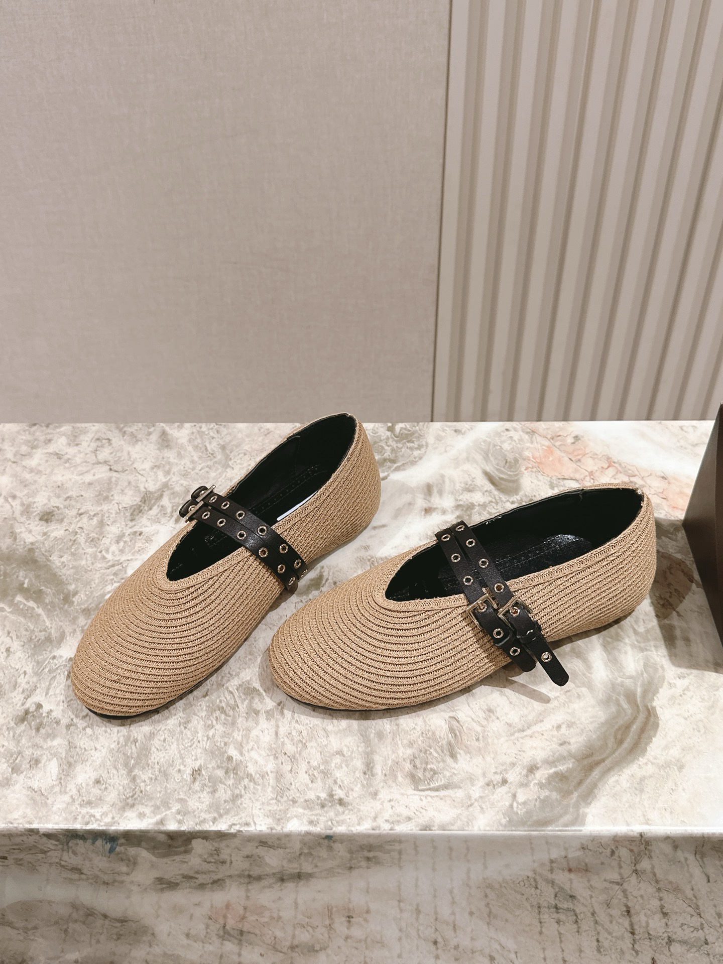 ALAIA 알라이아 발레리나 플랫 슈즈 신발