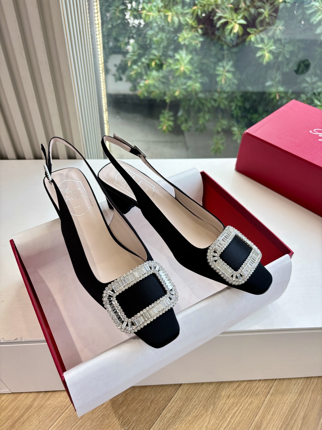 Roger Vivier 로저 비비에 굽 구두 슈즈 신발가죽 아웃솔  굽높이: 약 4.5cm  사이즈: 34-41  ㅡ  #신발