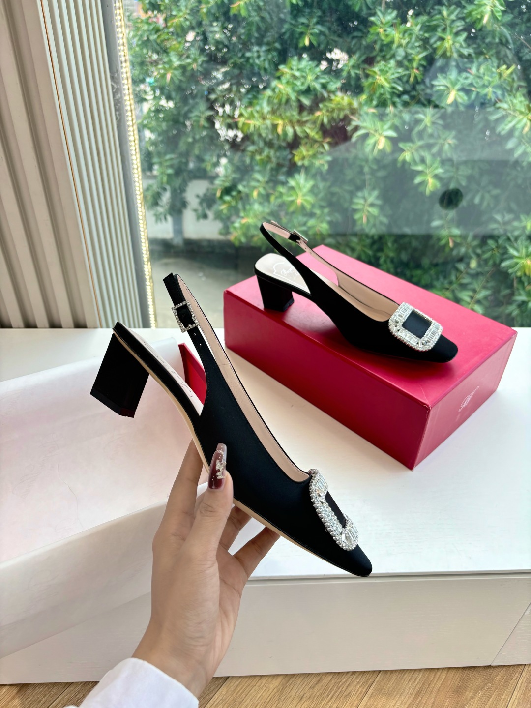 Roger Vivier 로저 비비에 굽 구두 슈즈 신발가죽 아웃솔  굽높이: 약 4.5cm  사이즈: 34-41  ㅡ  #신발