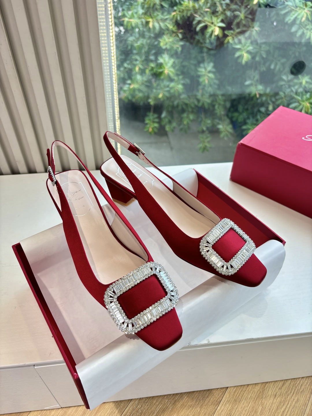 Roger Vivier 로저 비비에 굽 구두 슈즈 신발가죽 아웃솔  굽높이: 약 4.5cm  사이즈: 34-41  ㅡ  #신발