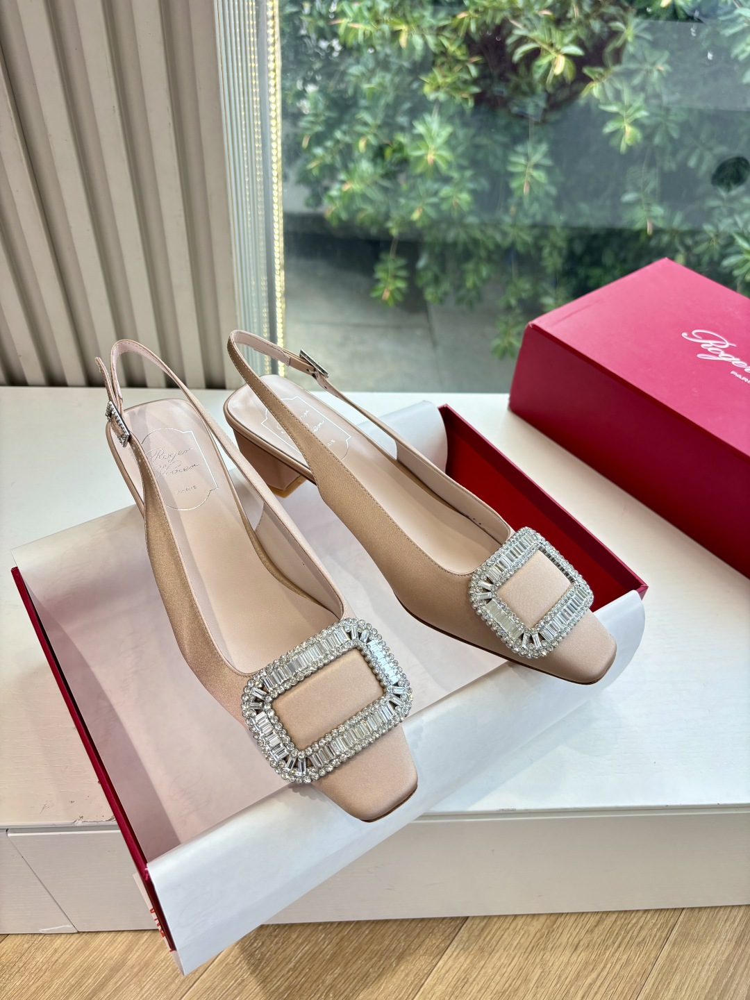Roger Vivier 로저 비비에 굽 구두 슈즈 신발가죽 아웃솔  굽높이: 약 4.5cm  사이즈: 34-41  ㅡ  #신발