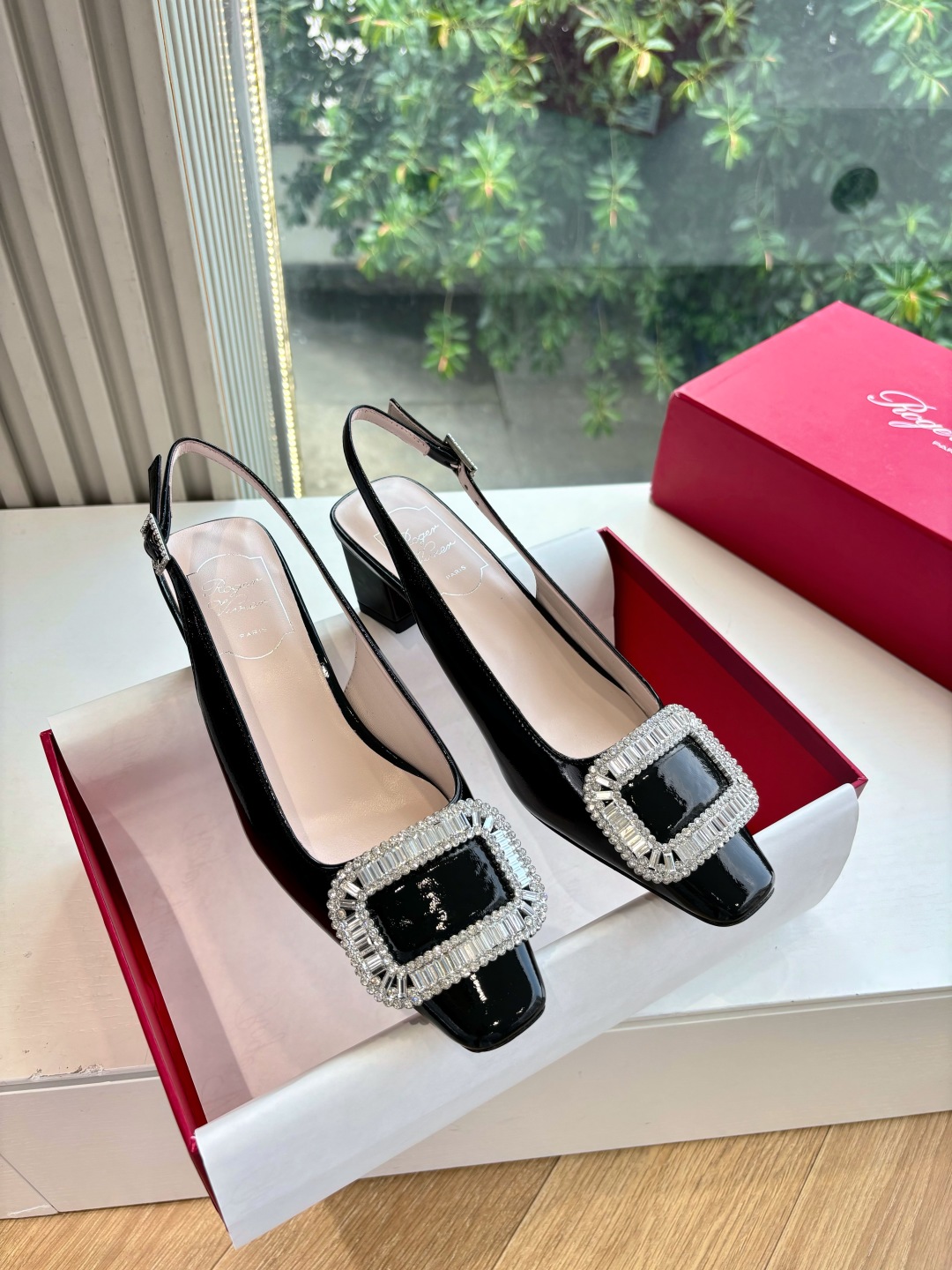Roger Vivier 로저 비비에 굽 구두 슈즈 신발가죽 아웃솔  굽높이: 약 4.5cm  사이즈: 34-41  ㅡ  #신발