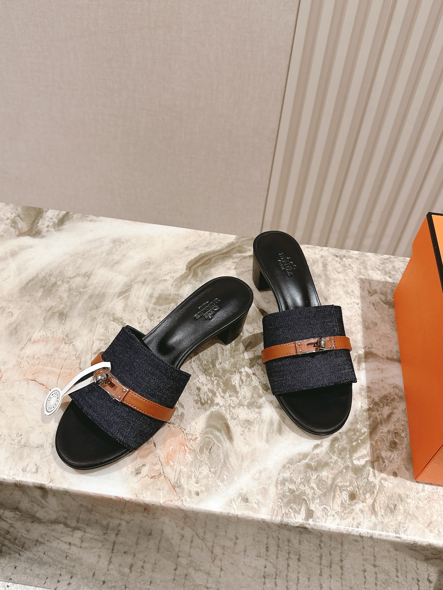 Hermes 에르메스 켈리 버클 플랫 굽 슬리퍼 샌들 신발