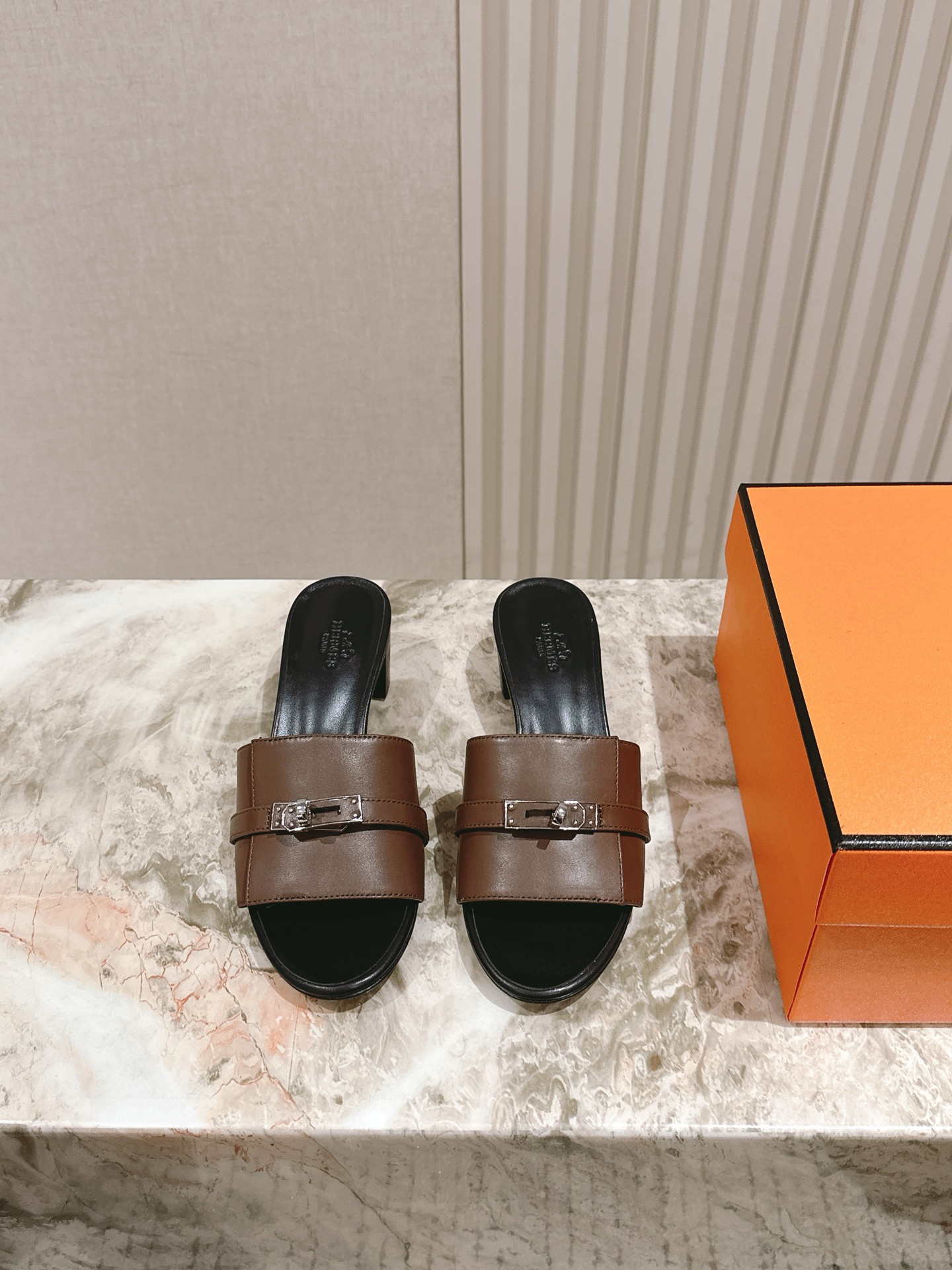 Hermes 에르메스 켈리 버클 플랫 굽 슬리퍼 샌들 신발