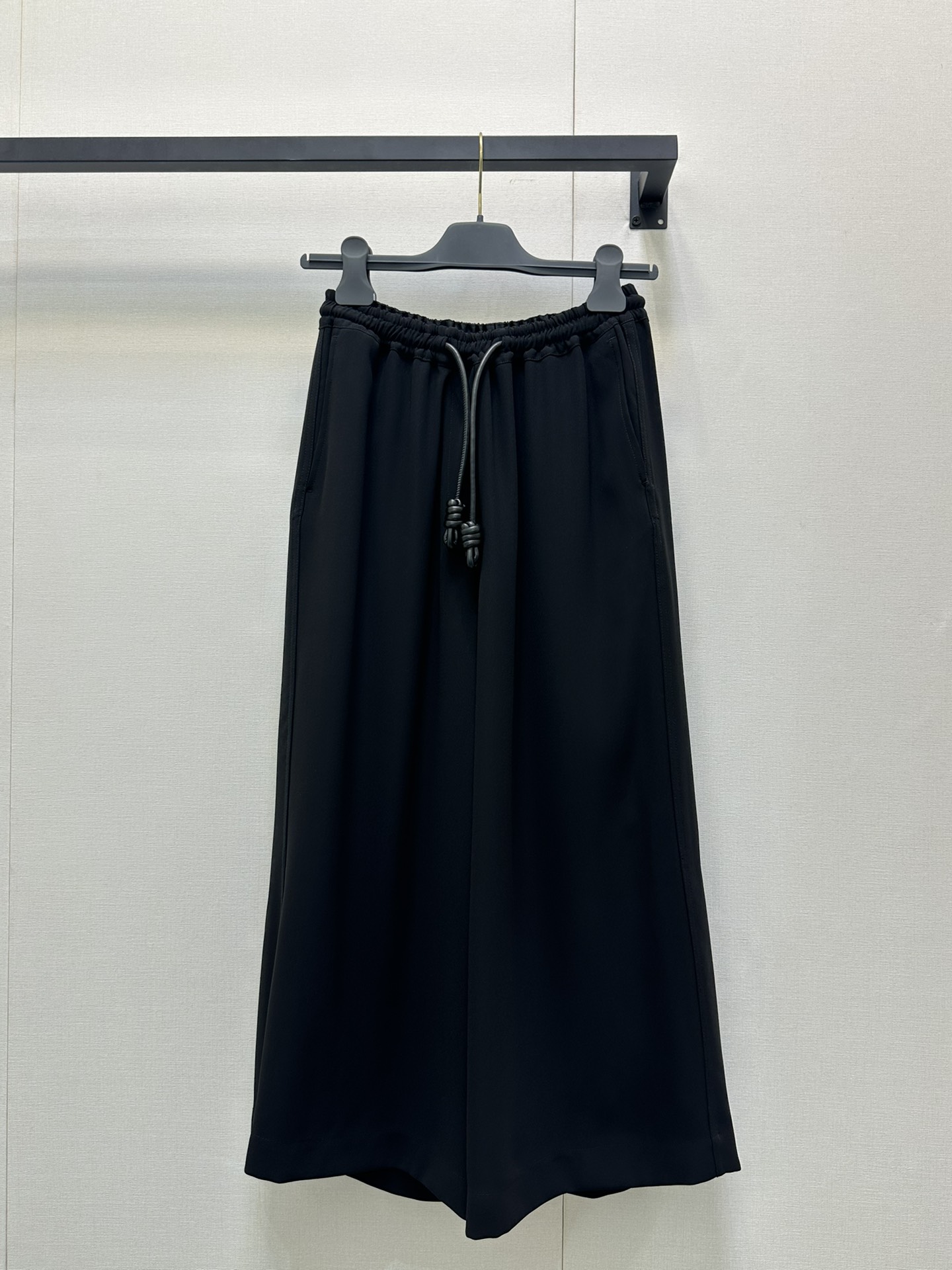 LOEWE 로에베 레더 스트링 밴딩 9부 와이드 팬츠 바지 의류