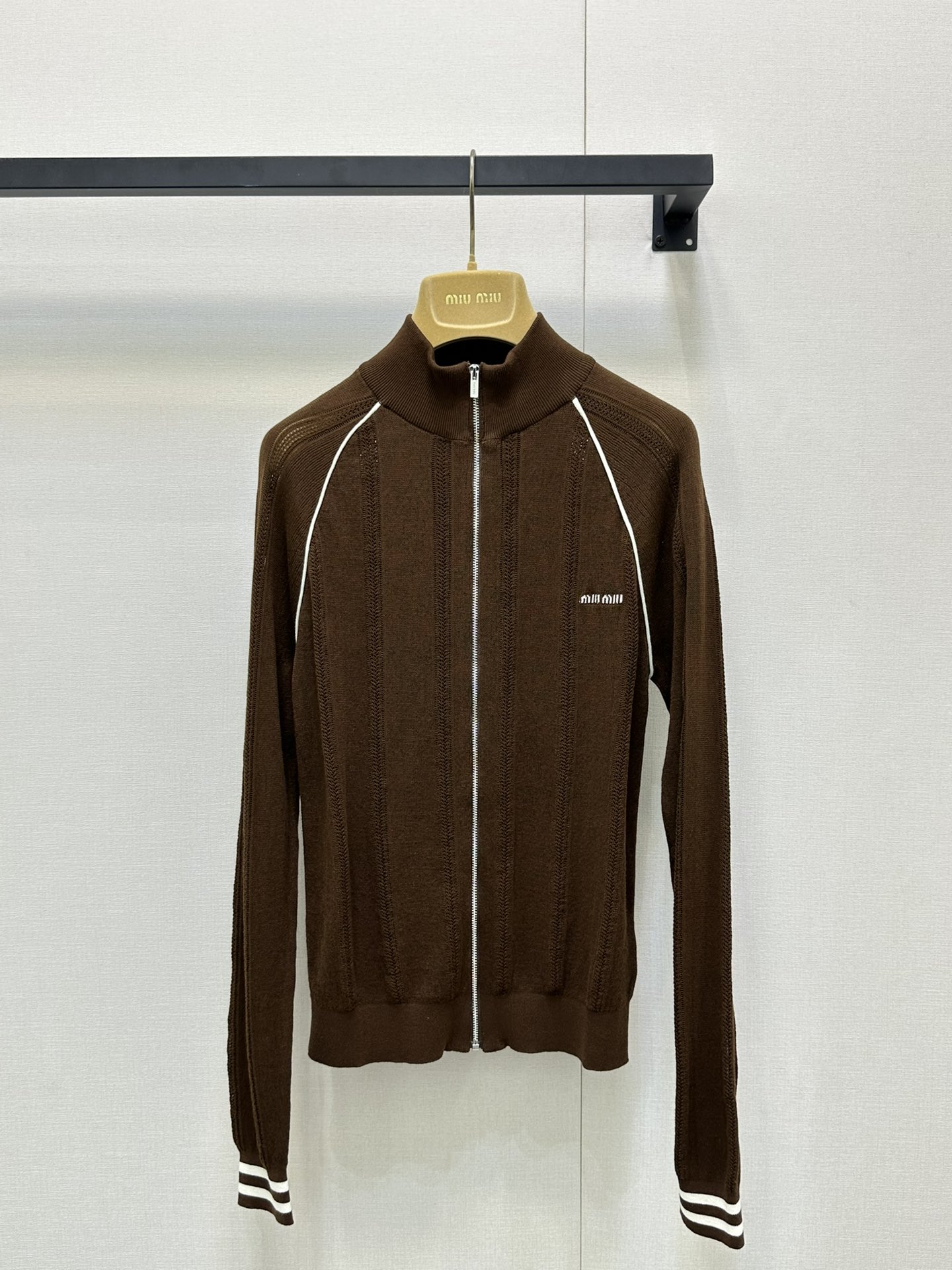 MiuMiu 미우미우 미니 로고 긴팔 지퍼 니트 가디건 의류