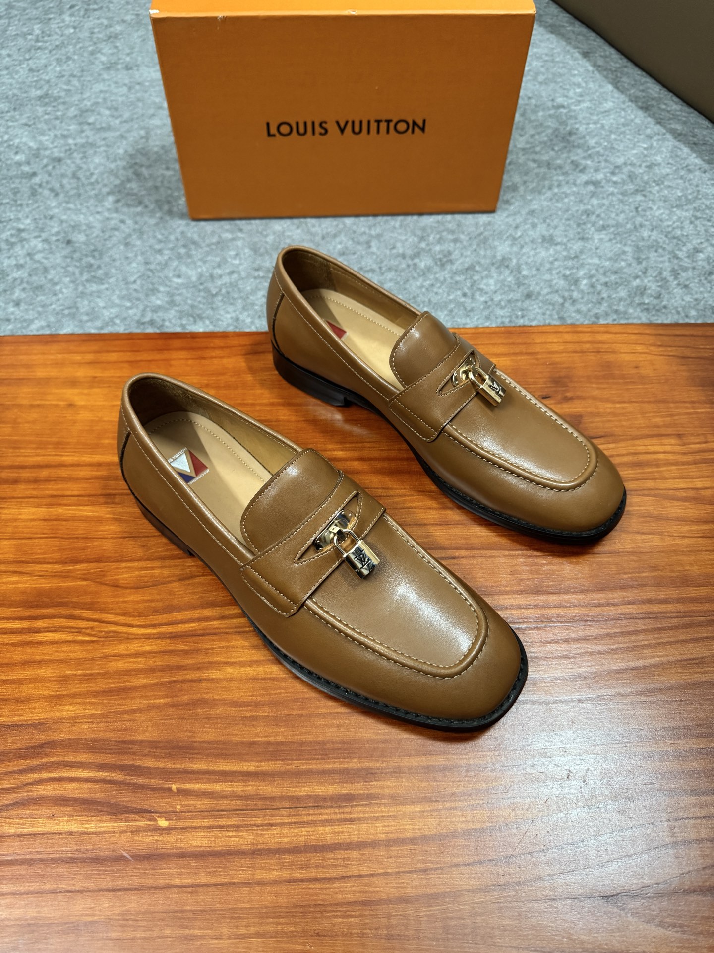 Louis Vuitton LV 루이비통 남성 로퍼 구두 신발