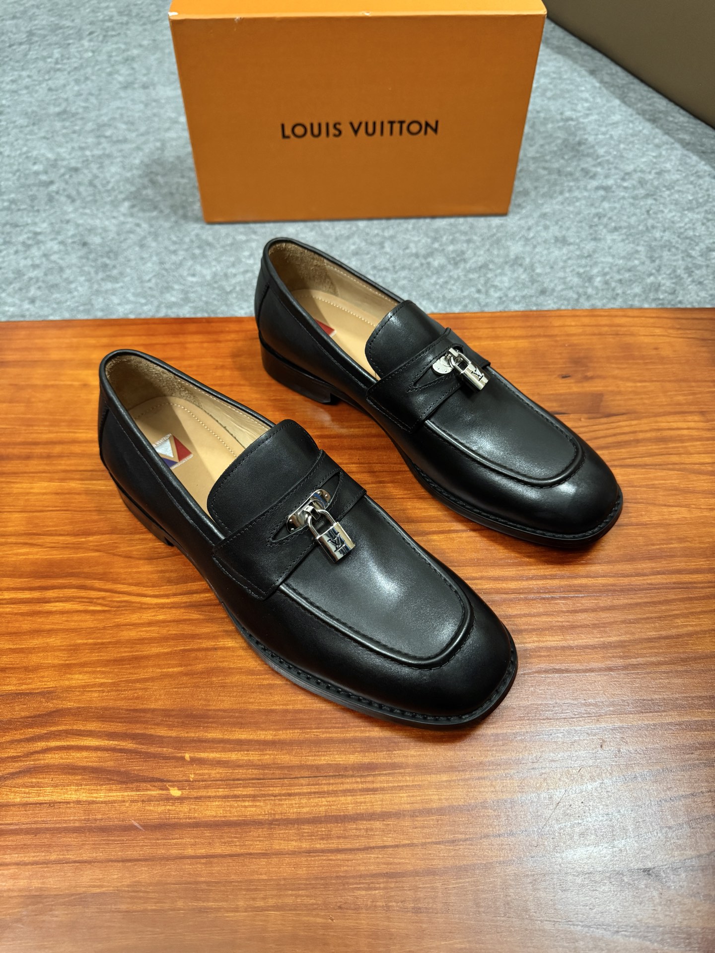 Louis Vuitton LV 루이비통 남성 로퍼 구두 신발