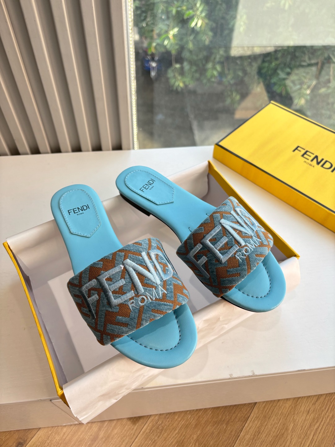 Fendi 펜디 슬리퍼 / 뮬 샌들 신발