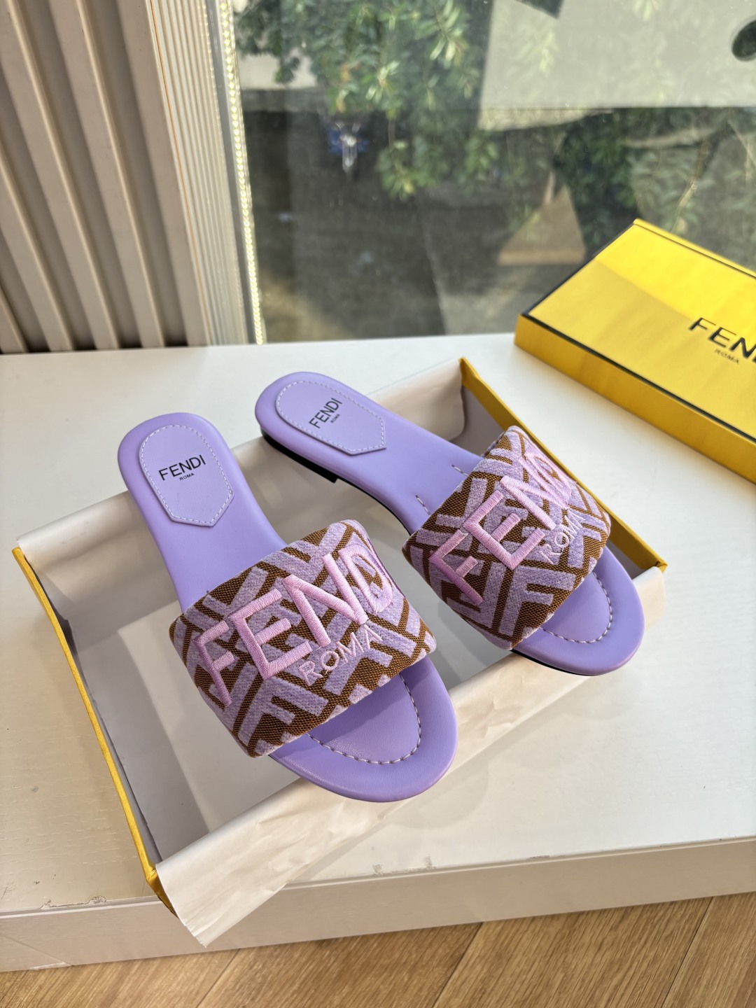 Fendi 펜디 슬리퍼 / 뮬 샌들 신발