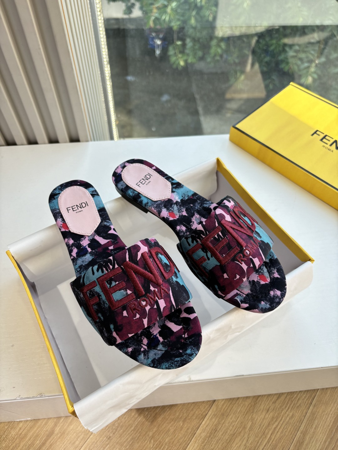 Fendi 펜디 슬리퍼 / 뮬 샌들 신발