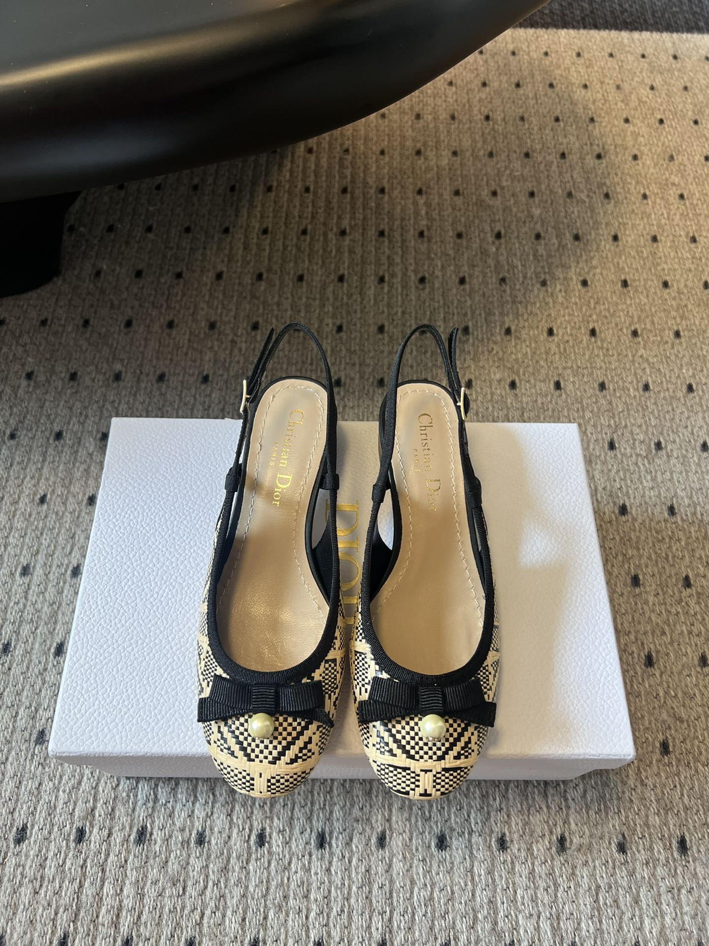 Dior CD 디올 리본 진주 장식 로우힐 샌들 신발