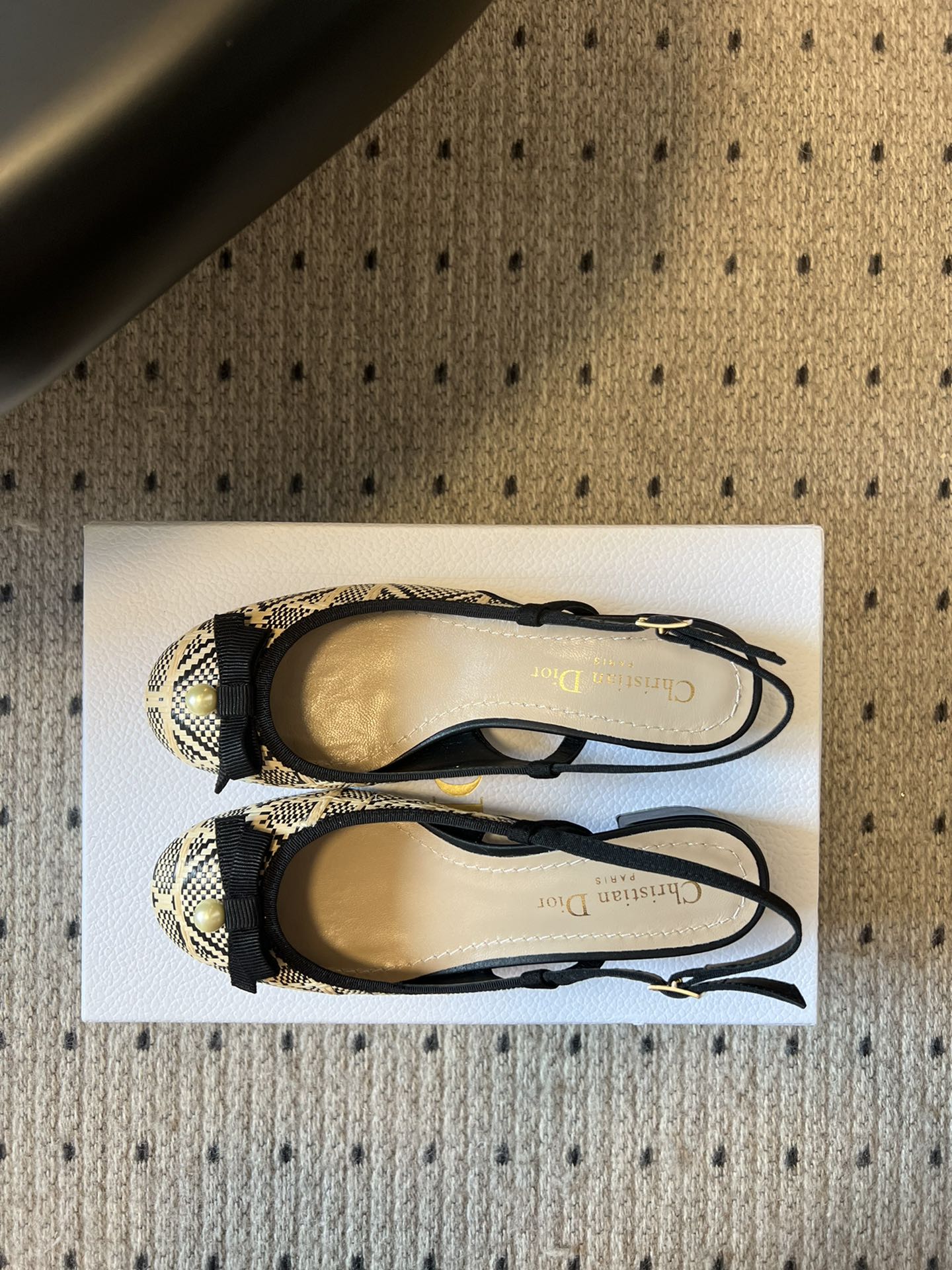 Dior CD 디올 리본 진주 장식 로우힐 샌들 신발