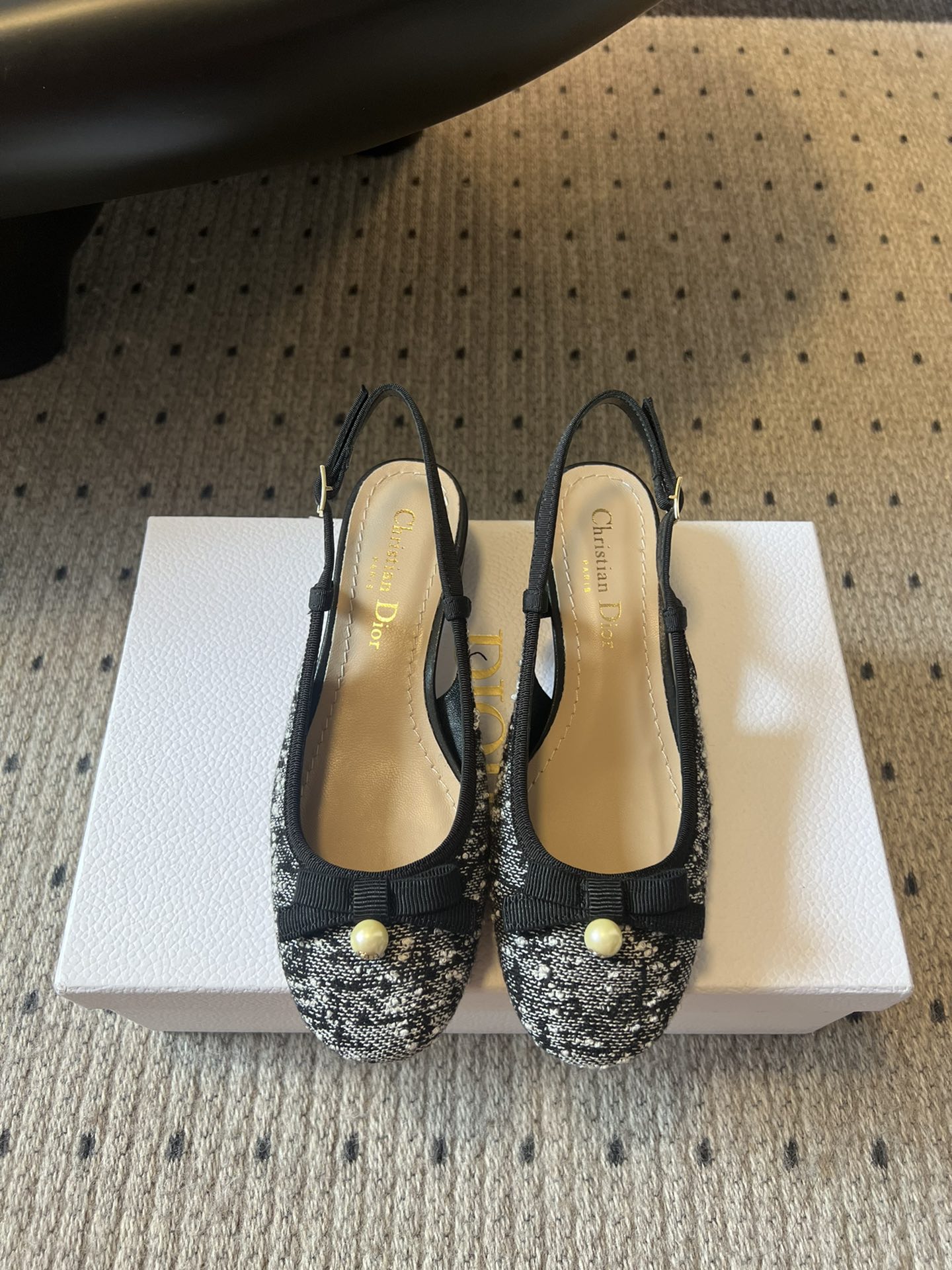 Dior CD 디올 리본 진주 장식 로우힐 샌들 신발