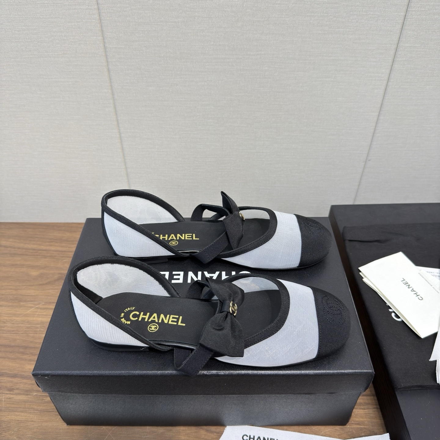 Chanel 샤넬 카멜리아 컷아웃 플랫 슈즈 단화 신발