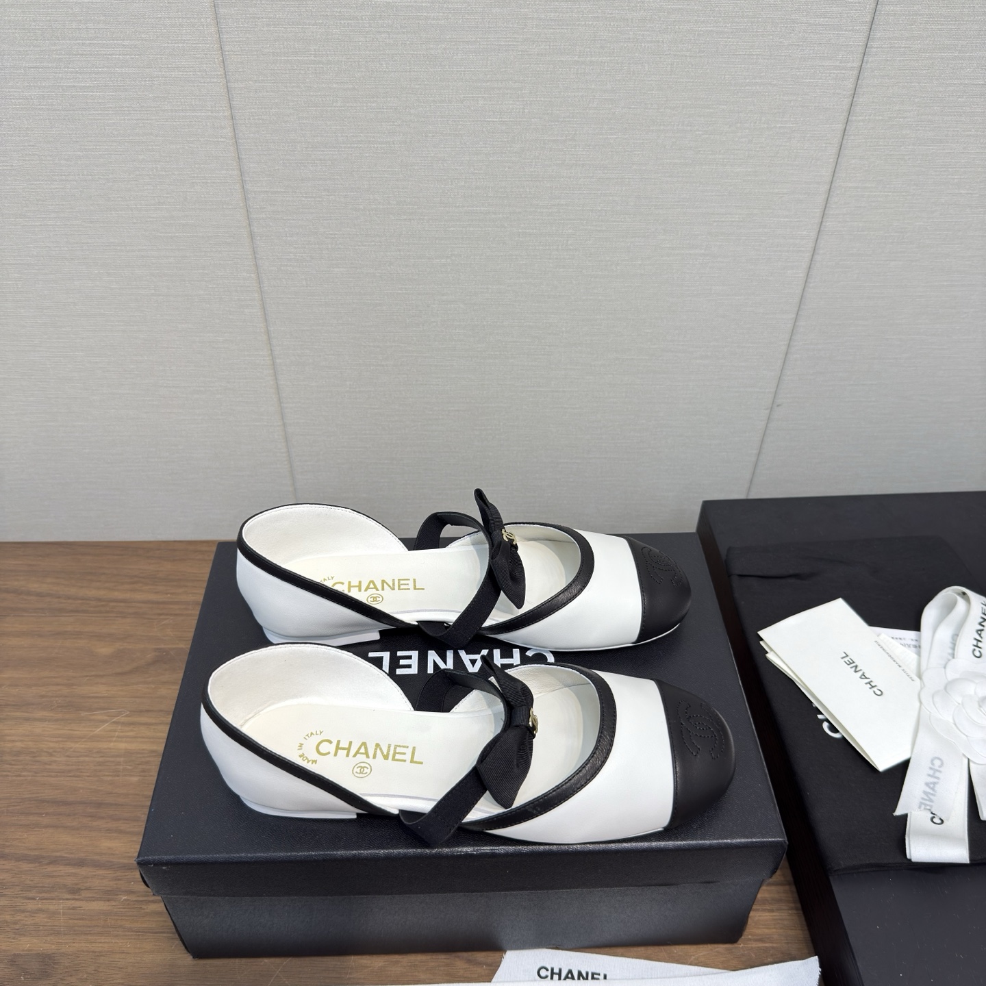 Chanel 샤넬 카멜리아 컷아웃 플랫 슈즈 단화 신발