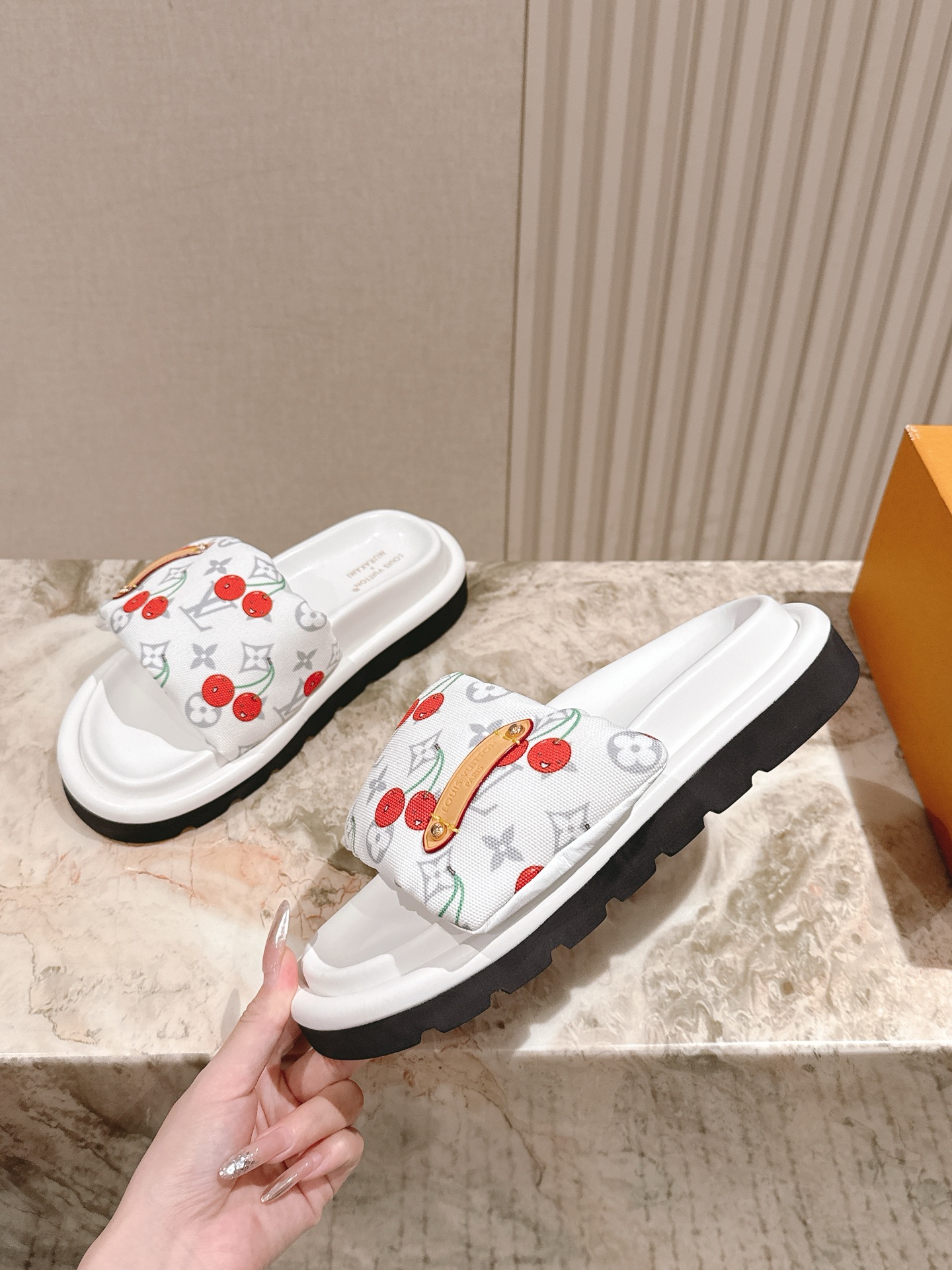 LV 루이비통 커플용 체리 시리즈 슬리퍼 신발