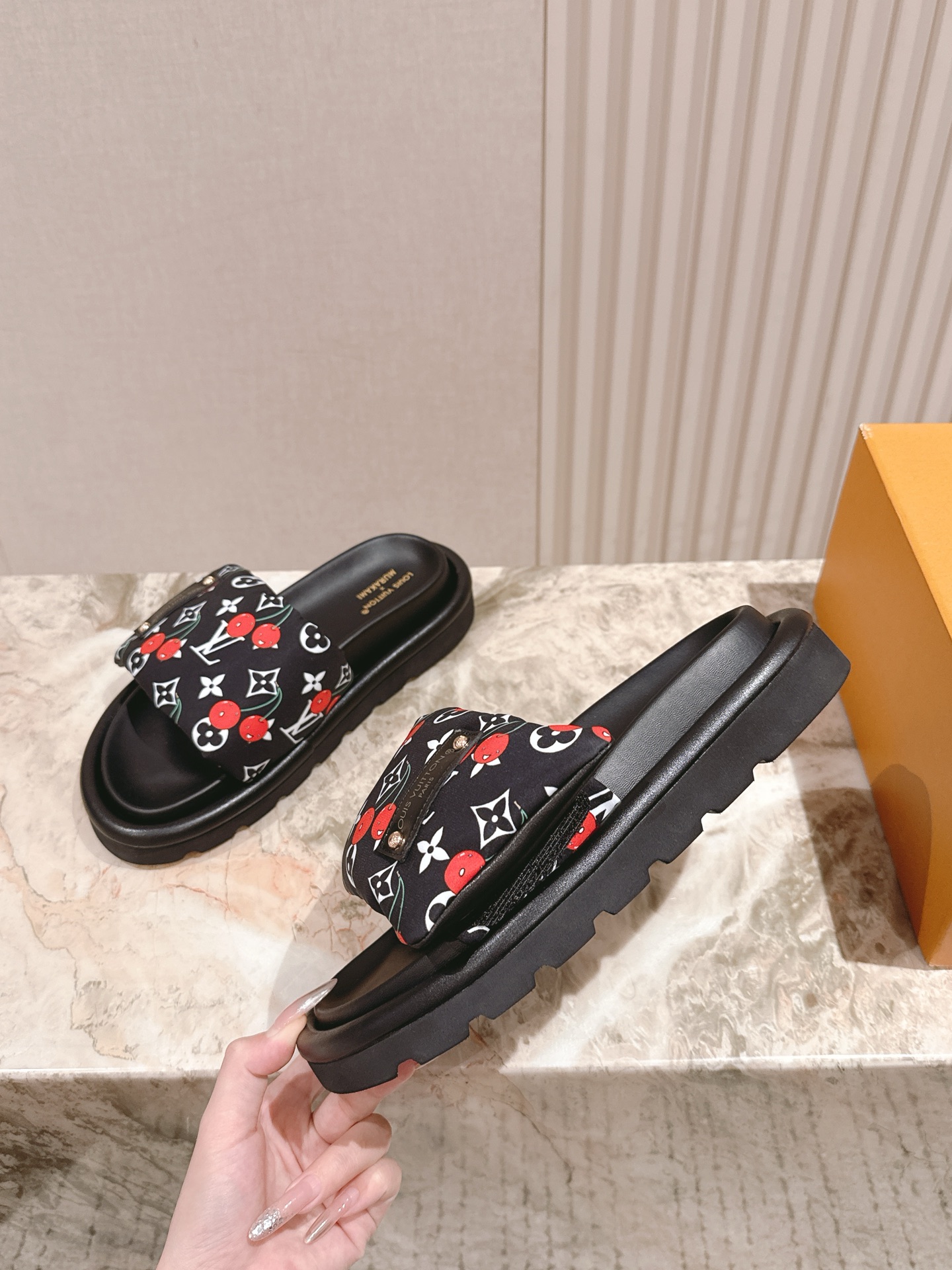 LV 루이비통 커플용 체리 시리즈 슬리퍼 신발